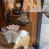 Paire de lampadaires laiton et cuir ca.1960 + A/J teinture naturelle