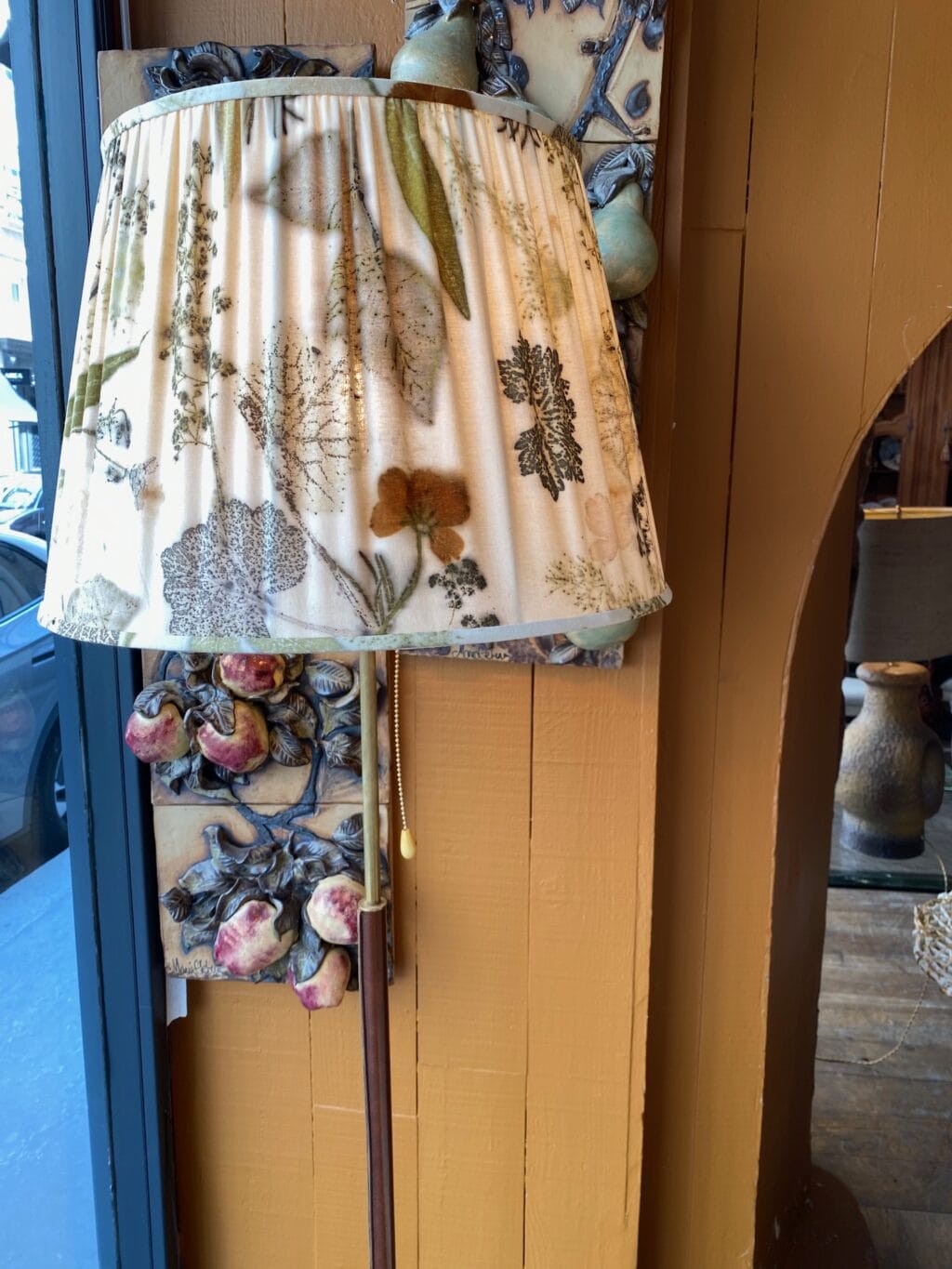 Paire de lampadaires laiton et cuir ca.1960 + A/J teinture naturelle – Image 5