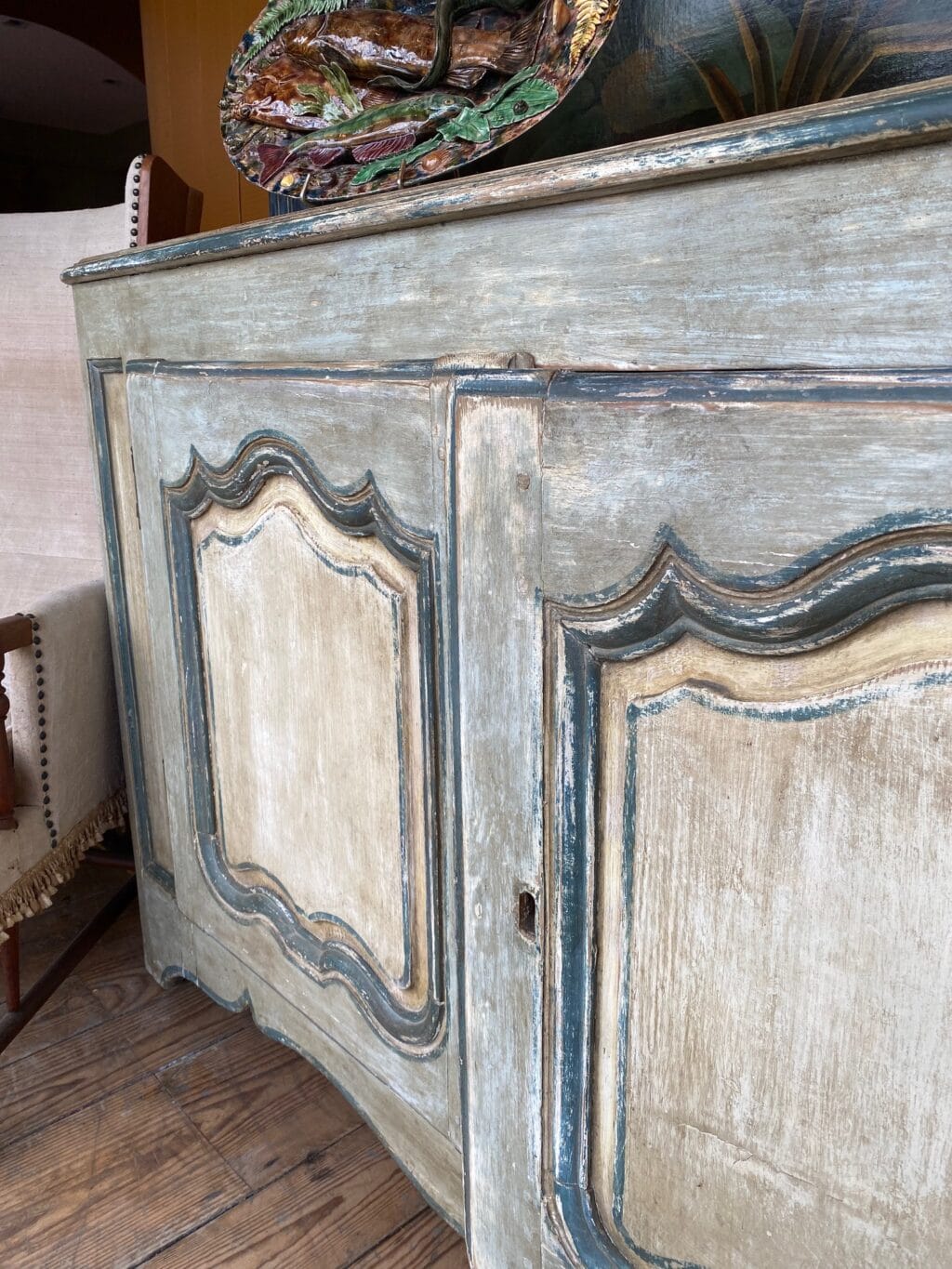Buffet Louis XV en bois peint gris-bleu - France fin XVIIIe – Image 2