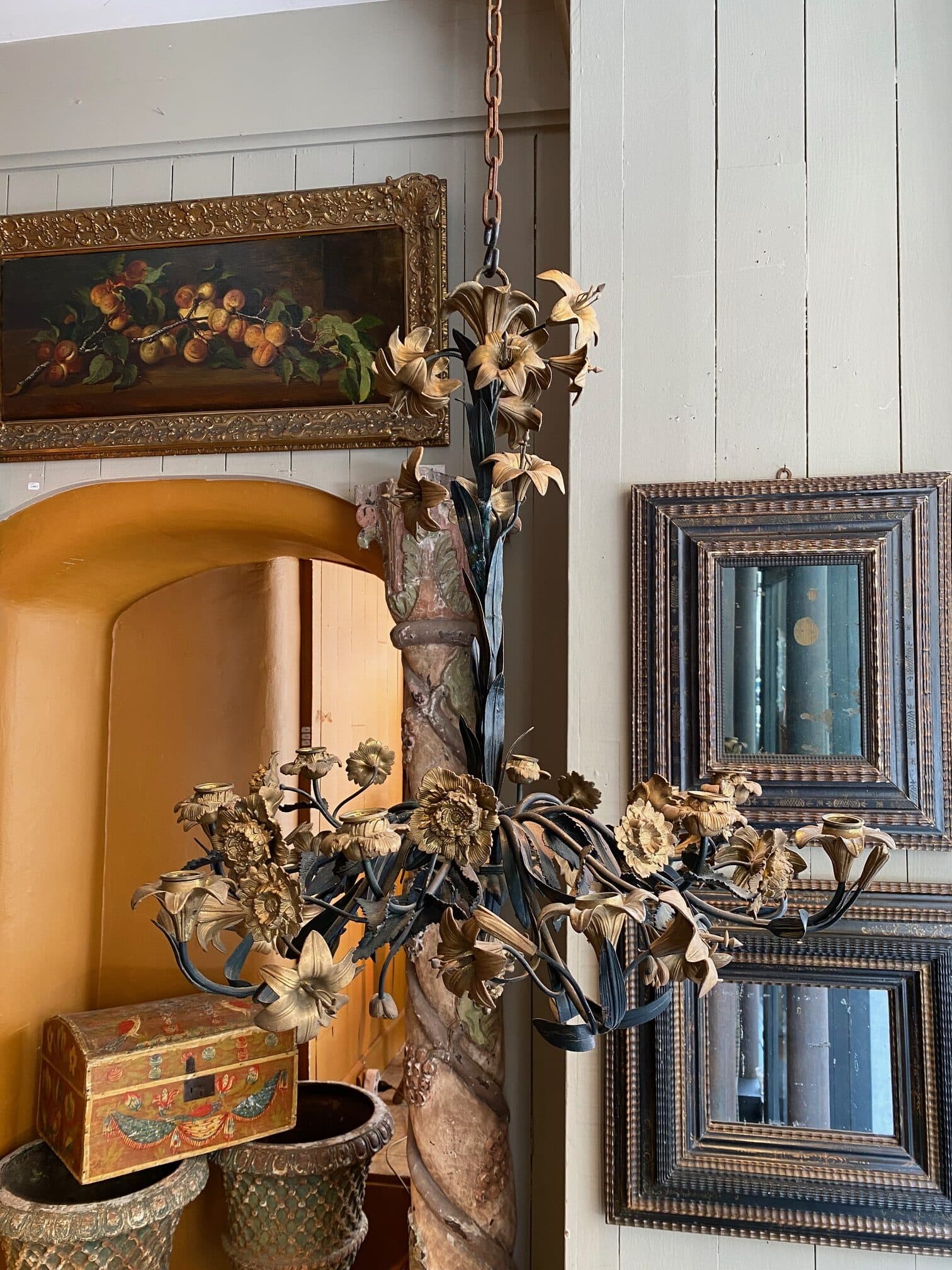 Lustre en métal noir & fleurs de lys bronze fin XIXe