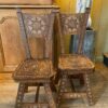 Paire de chaises décor en bois décor sculpté - Travail Alpin fin XIXe