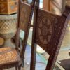 Paire de chaises décor en bois décor sculpté - Travail Alpin fin XIXe – Image 2