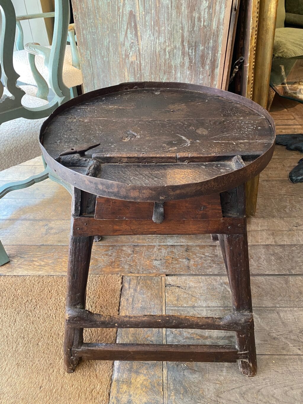 Table de cordonnier en bois et fer - Alpes XIXe – Image 4