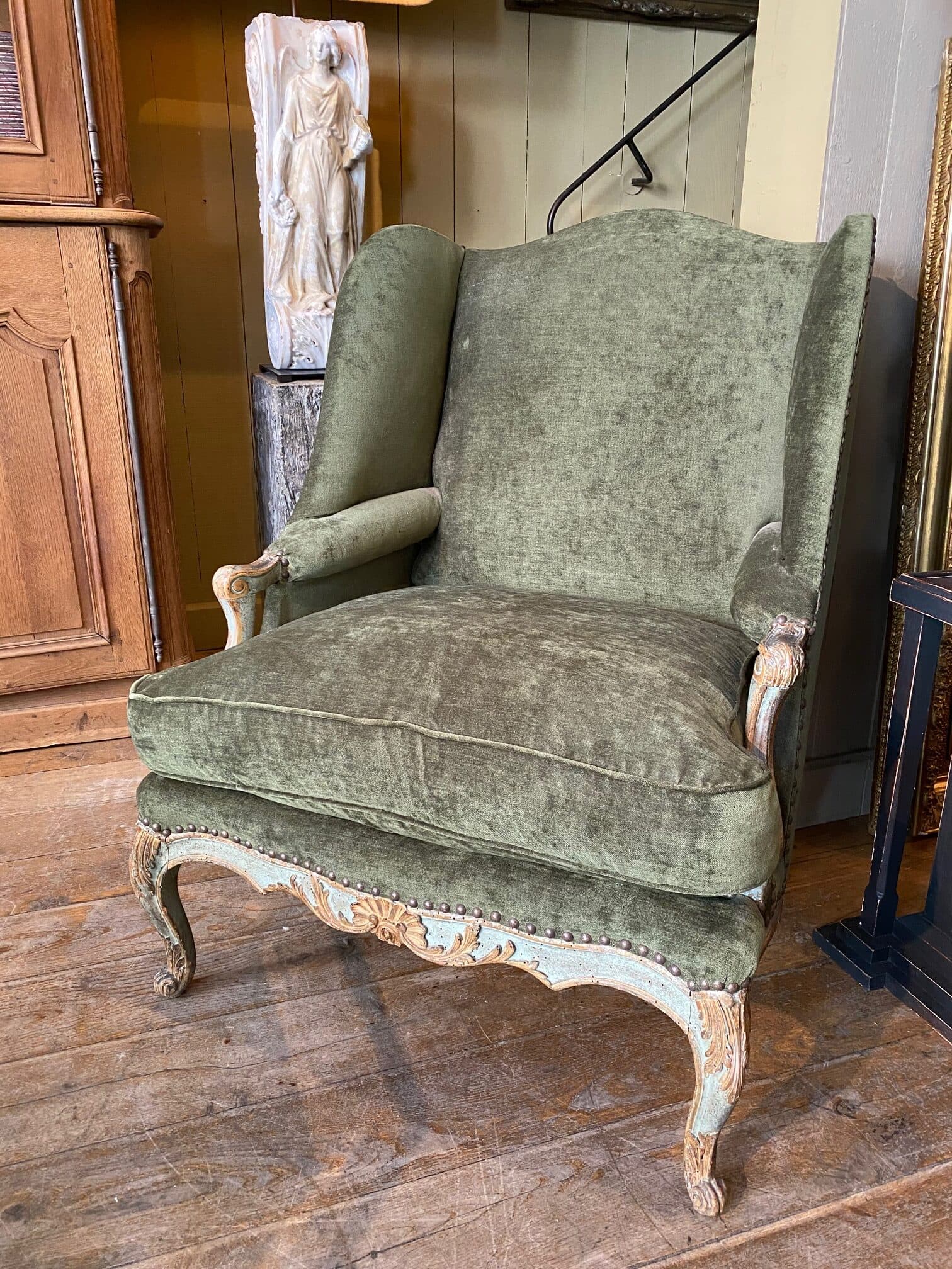 Paire de bergères Louis XV patine vert amande – Tissu velours