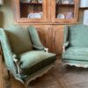 Paire de bergères Louis XV patine vert amande - Tissu velours