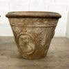 Suite de trois grands vases en terracotta patinée à décor de médaillons classiques de style XVIIIe