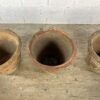 Suite de trois grands vases en terracotta patinée à décor de médaillons classiques de style XVIIIe