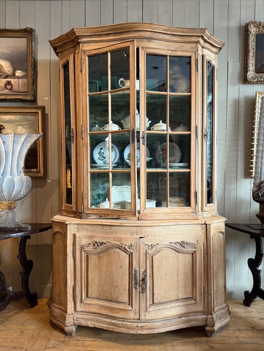 Vaisselier Louis Xv en chêne clair partie haute vitrée – fin XVIIIe