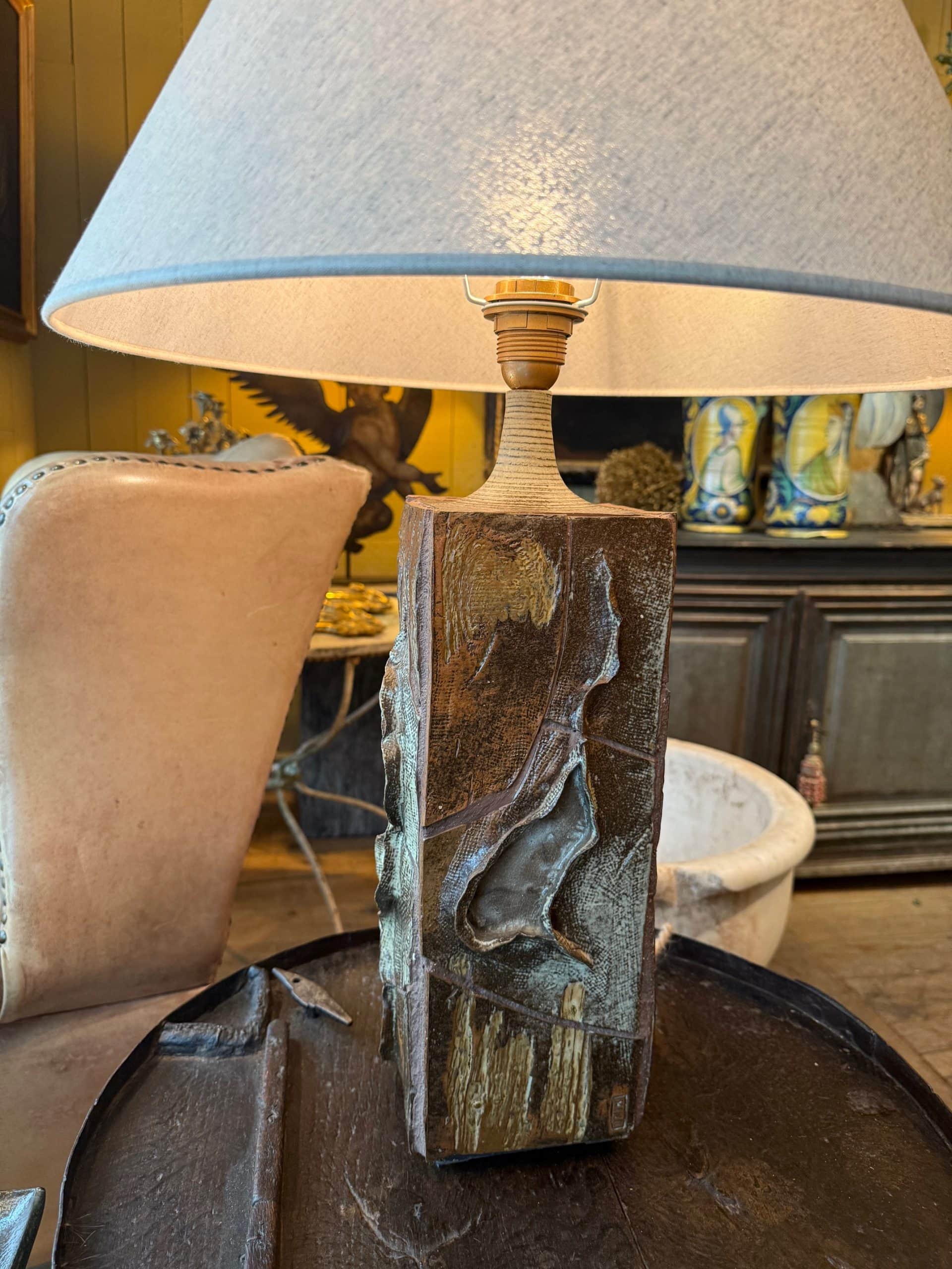 Grande lampe Danoise - grés sculpté en relief - Style brutaliste ca.1960 – Image 3