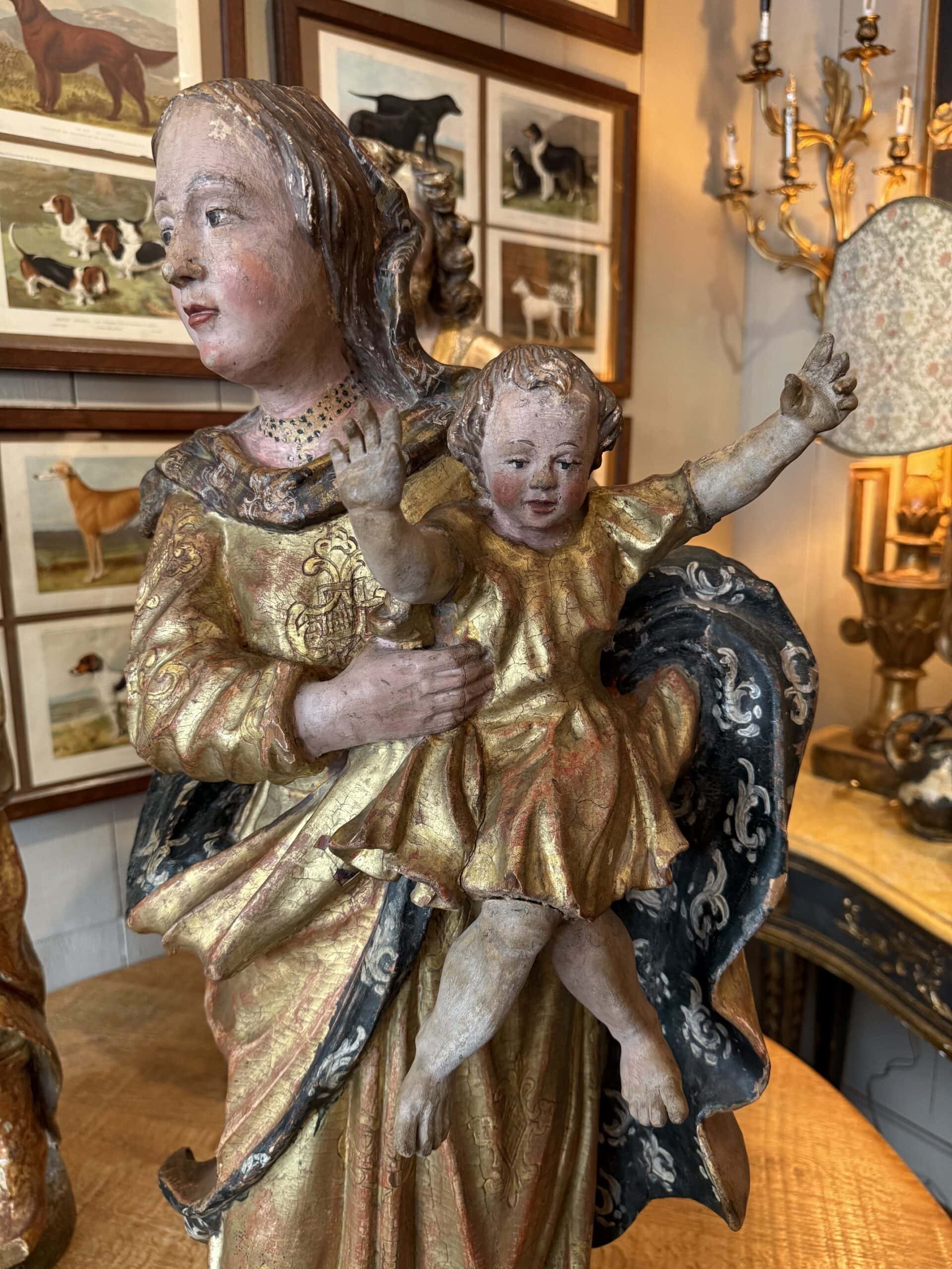 Statue de la Madone à l'enfant en bois sculpté polychrome & doré - Espagne, baroque tardif XVIIIe – Image 2