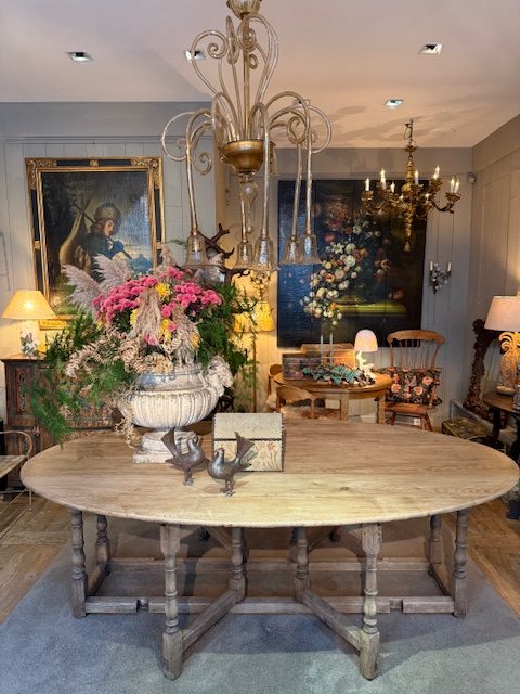 Grande table ovale dite “getleg” en chêne naturel – France début XXe