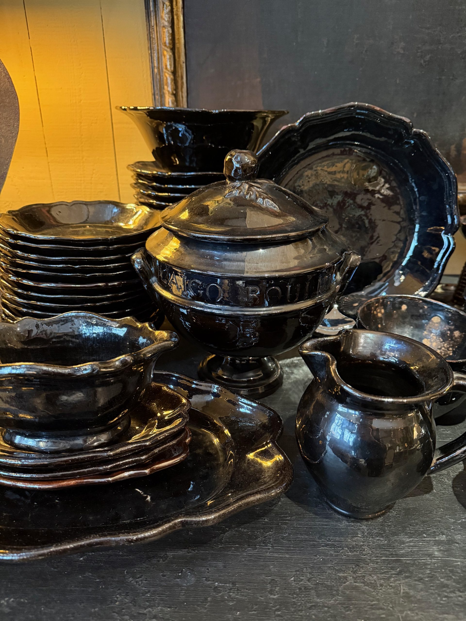 Rare service de Biot – glaçure noire flammée – ca.1950