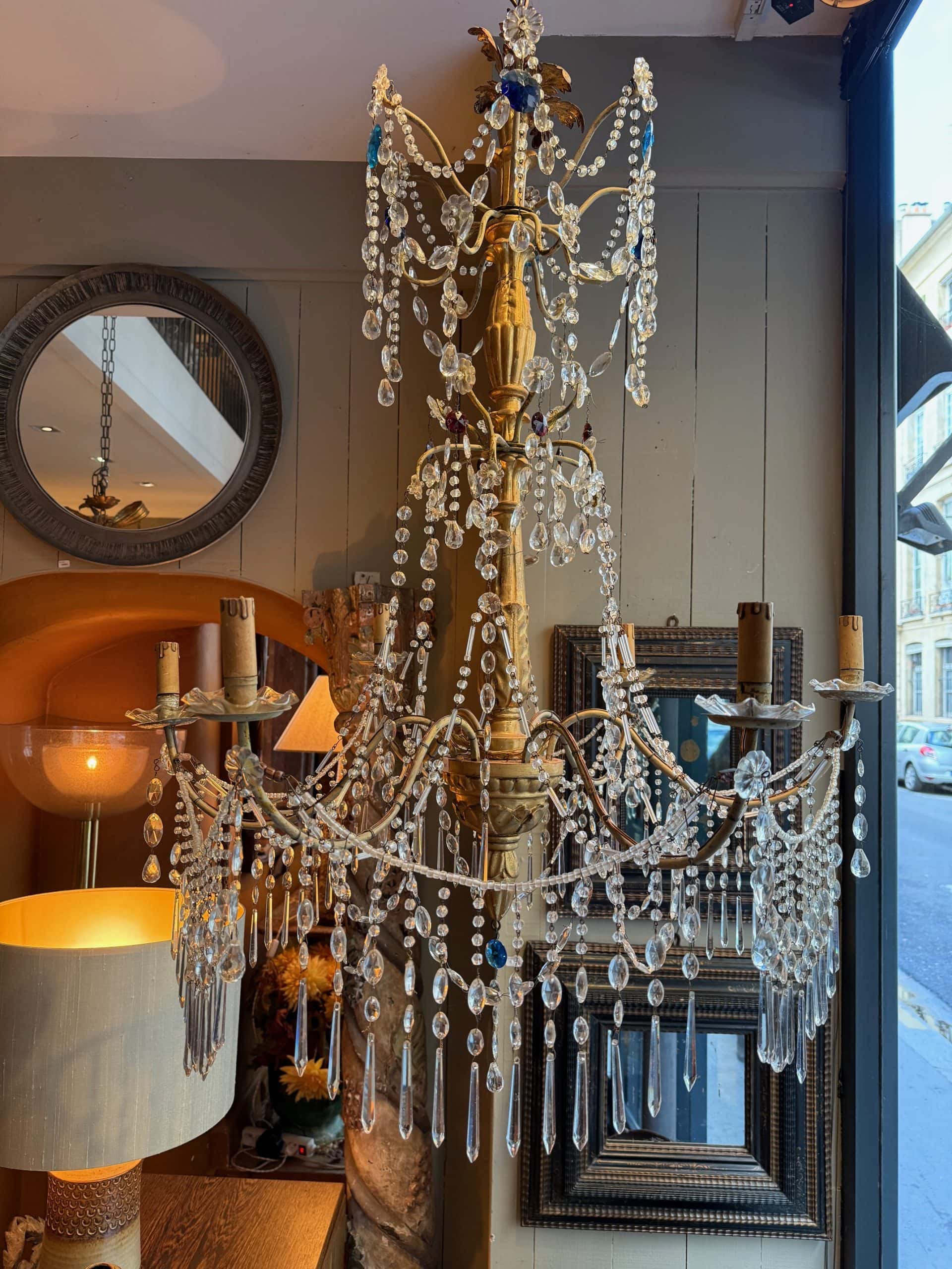 Grand lustre Génois bois doré cristal taillé & cabochons colorés – Italie XIXe