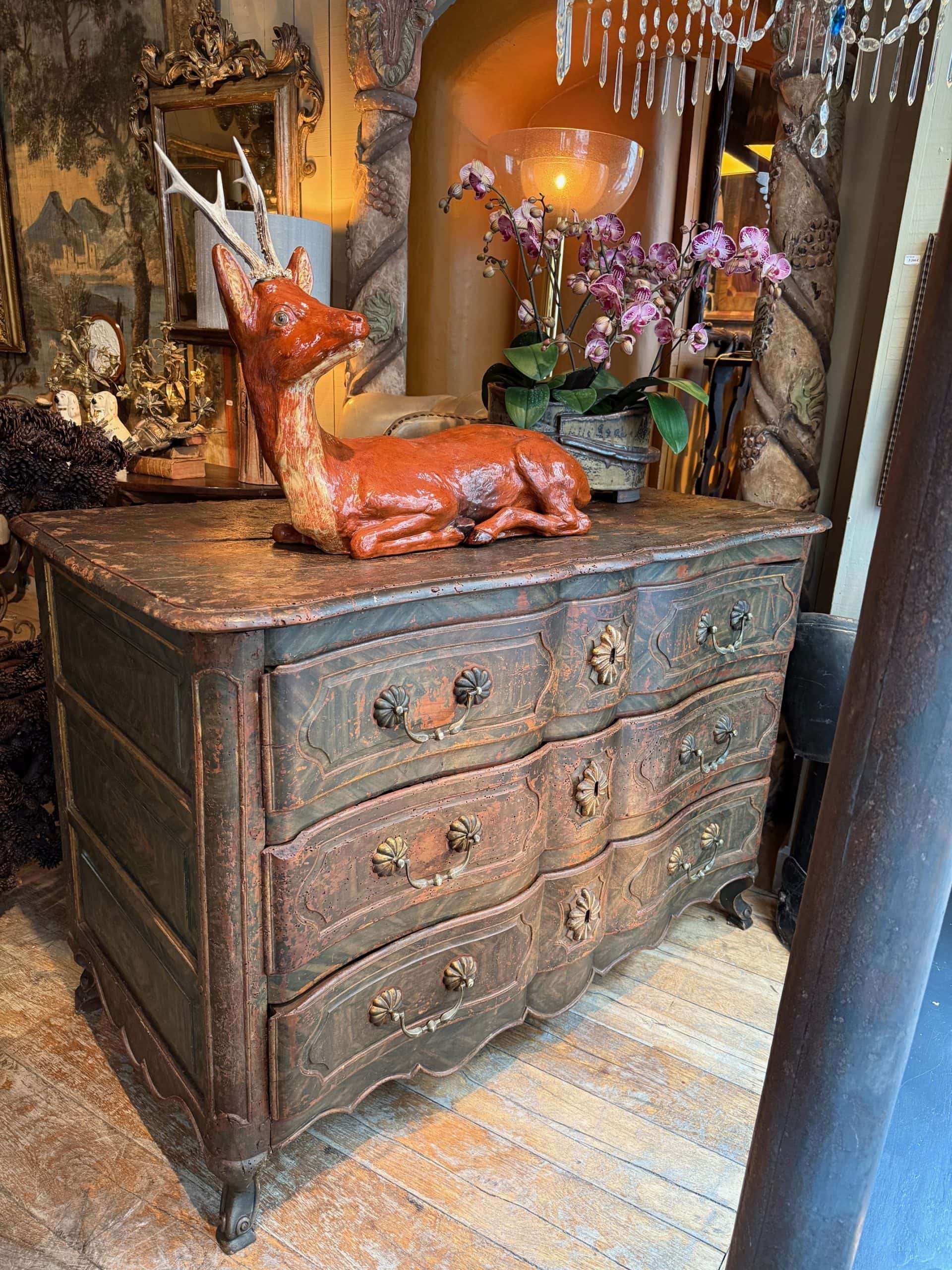 Grande commode arbalète en bois peint vert sombre époque XVIIIe – Image 4