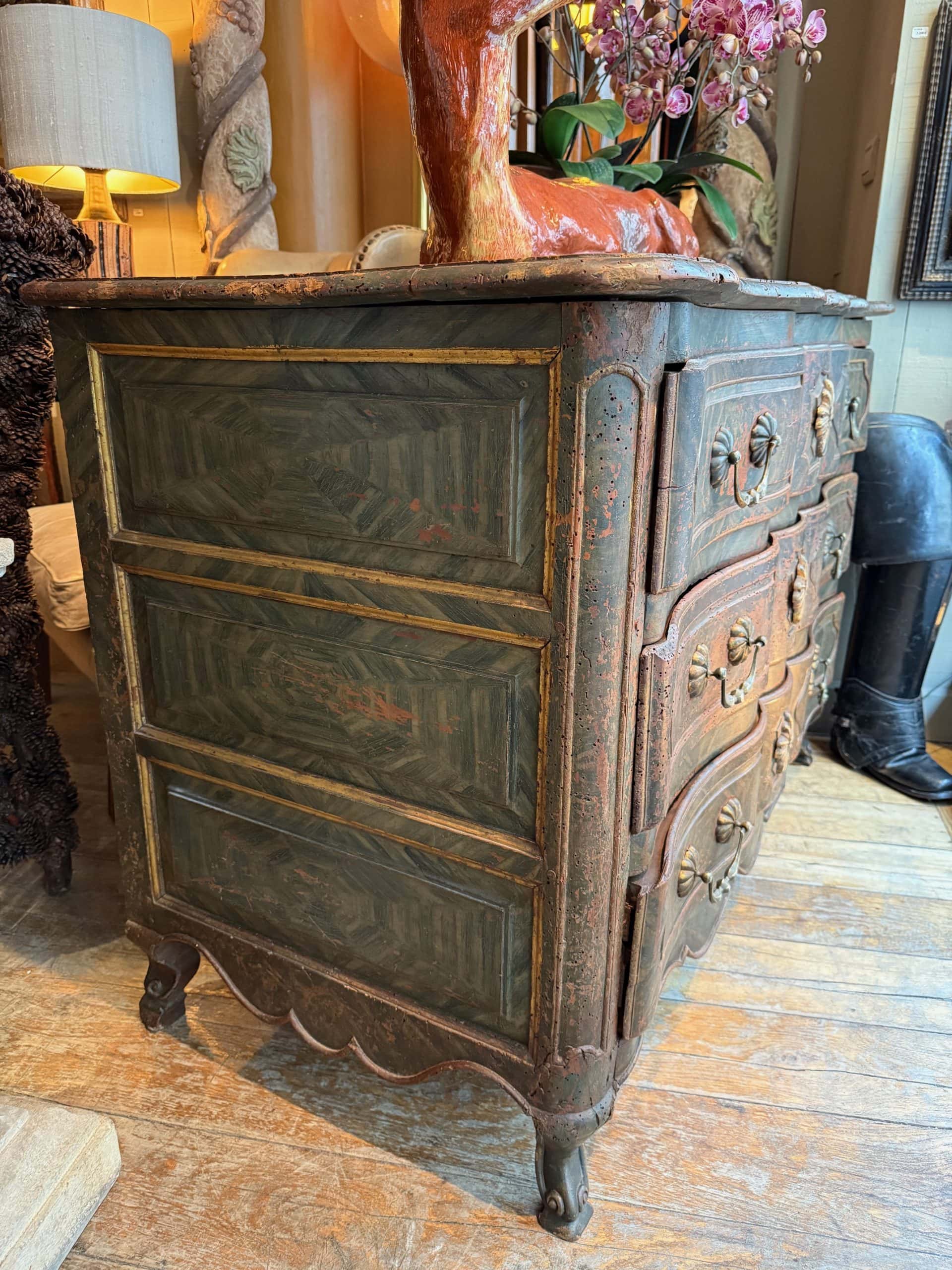 Grande commode arbalète en bois peint vert sombre époque XVIIIe – Image 3