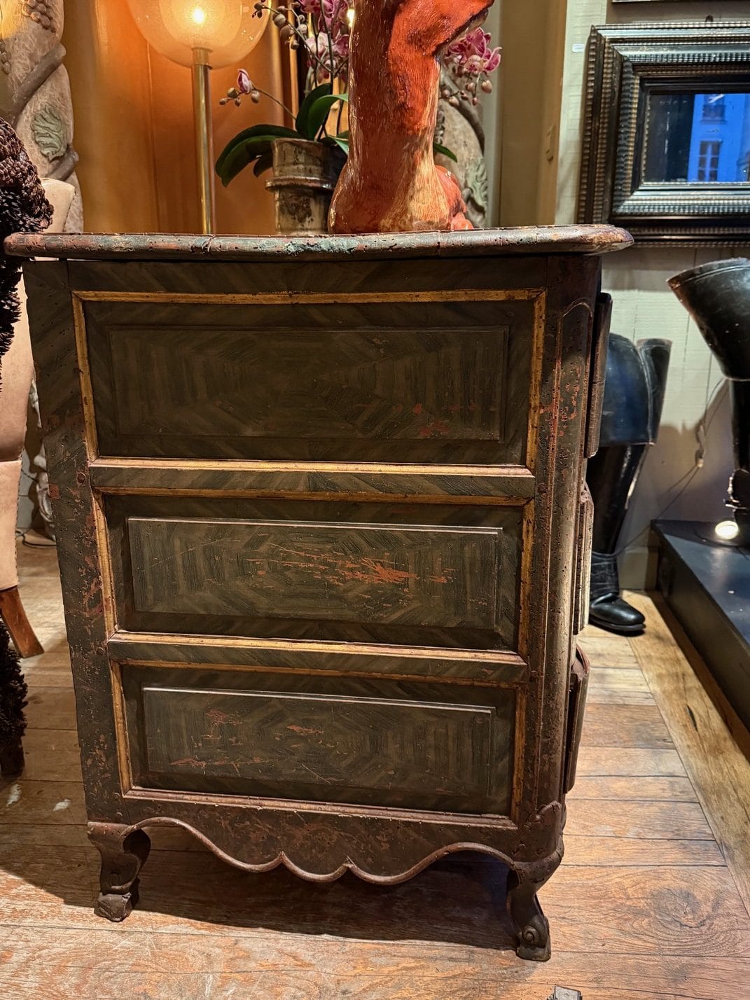 Grande commode arbalète en bois peint vert sombre époque XVIIIe – Image 5