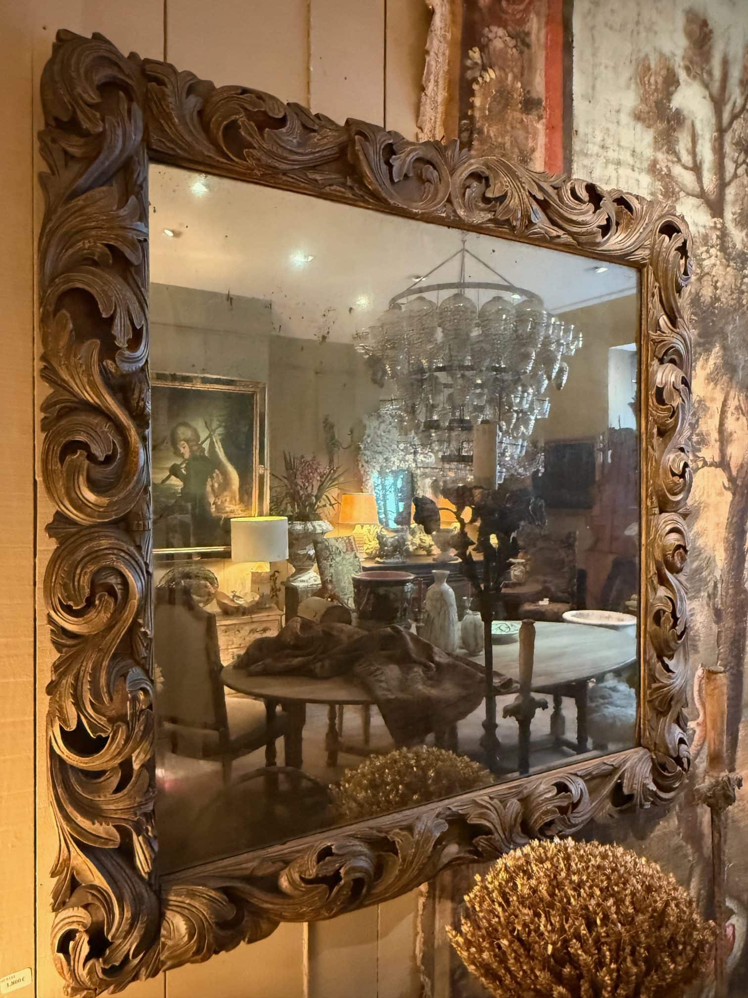 Miroir en bois sculpté motif de volutes et laque verte foncé – Italie XIXe