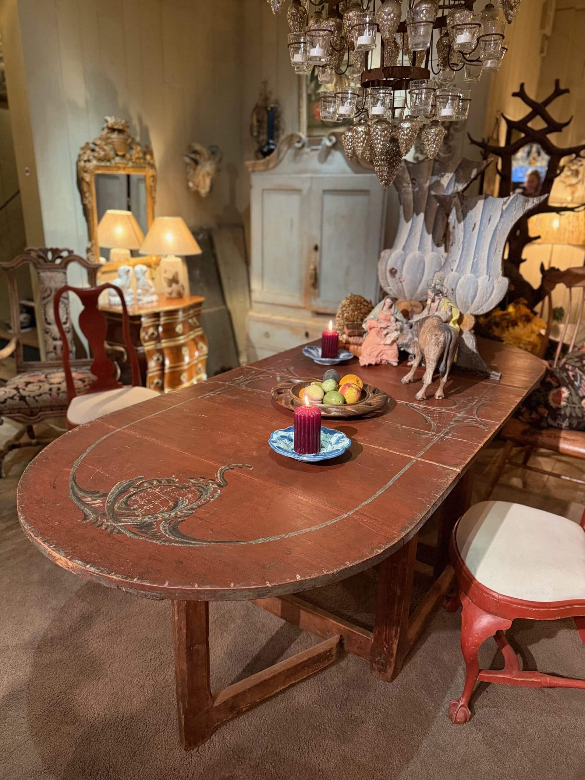 Grande table getleg Roccoco Suédois - patine rouge et décor volutes - ca.1800 – Image 3