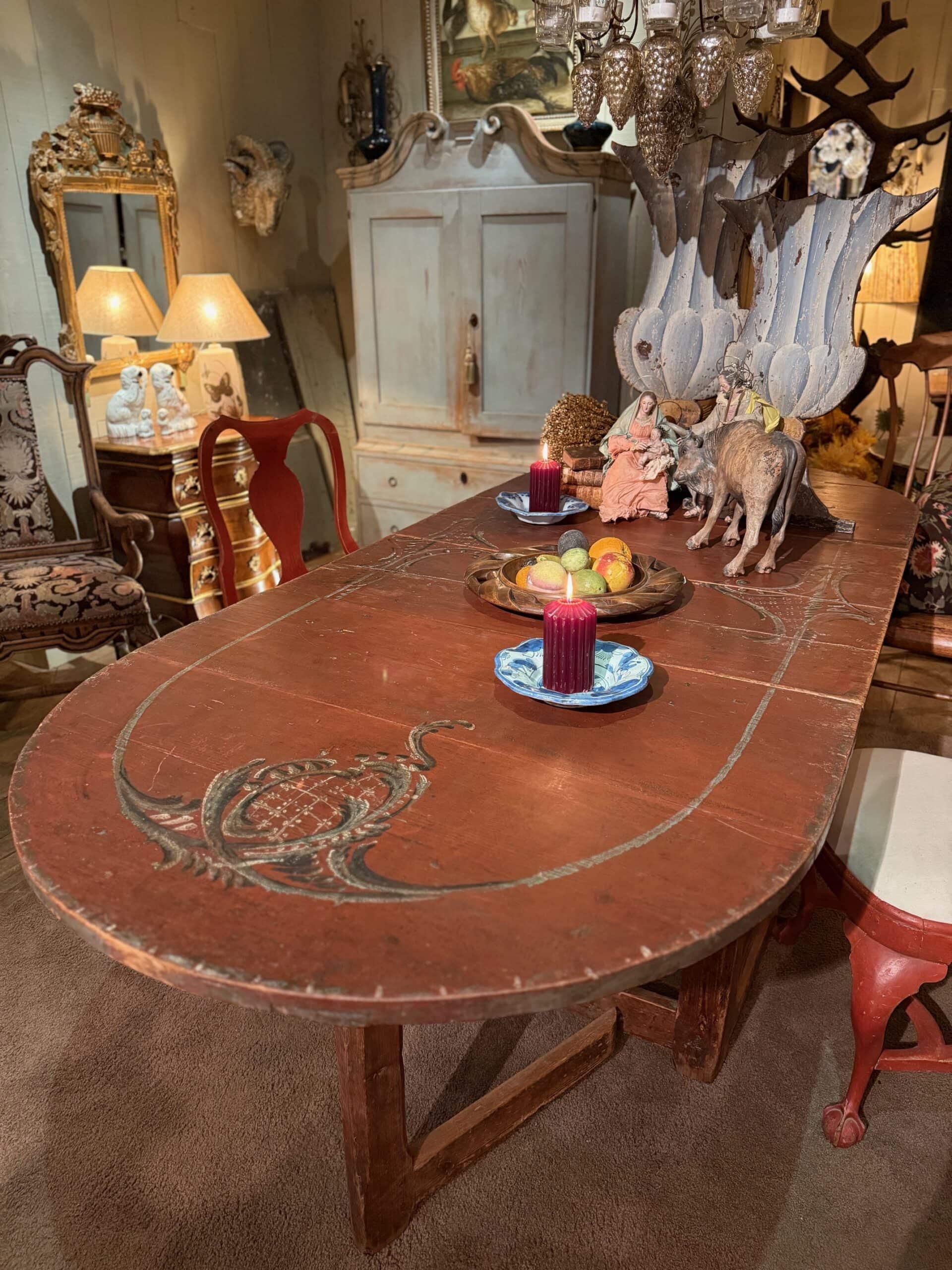 Grande table getleg Roccoco Suédois - patine rouge et décor volutes - ca.1800 – Image 4