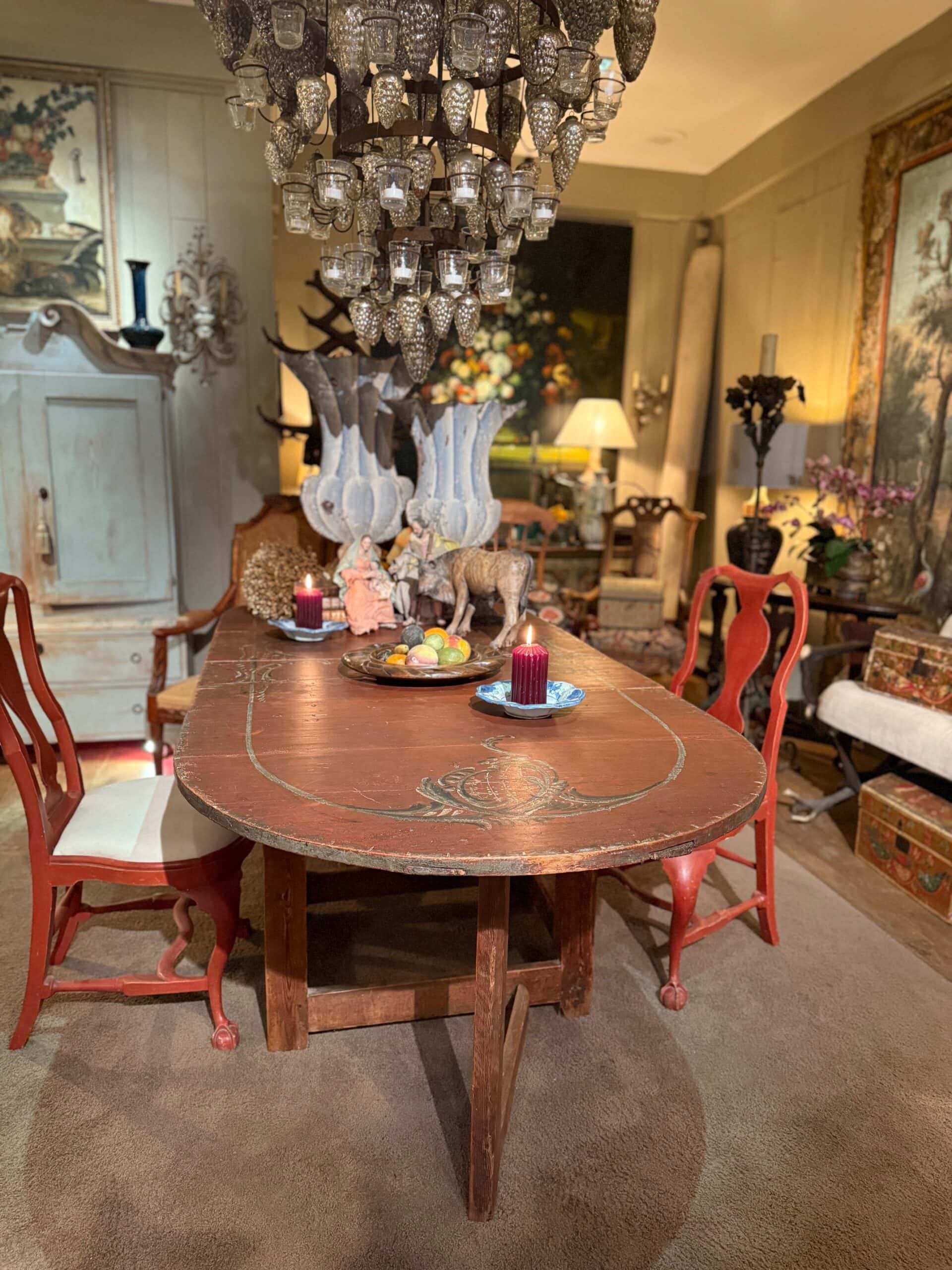 Grande table getleg Roccoco Suédois - patine rouge et décor volutes - ca.1800 – Image 5