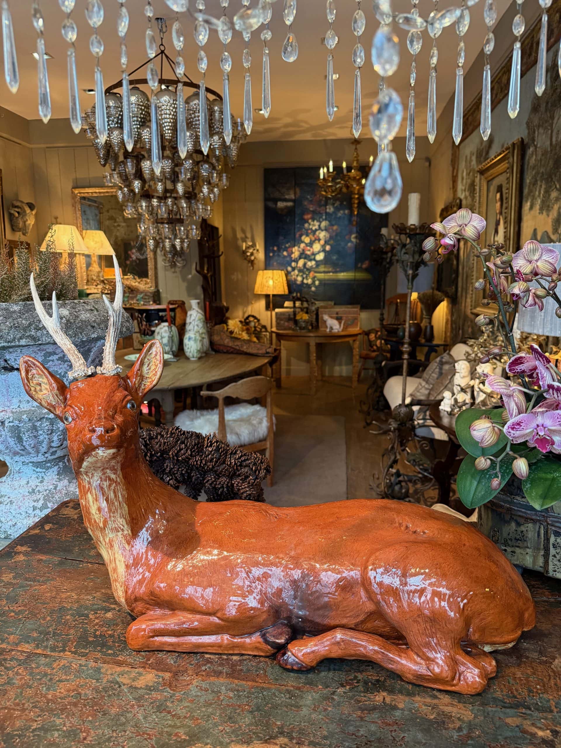 Grande sculpture de Bavent jeune cerf assis – ca.1900