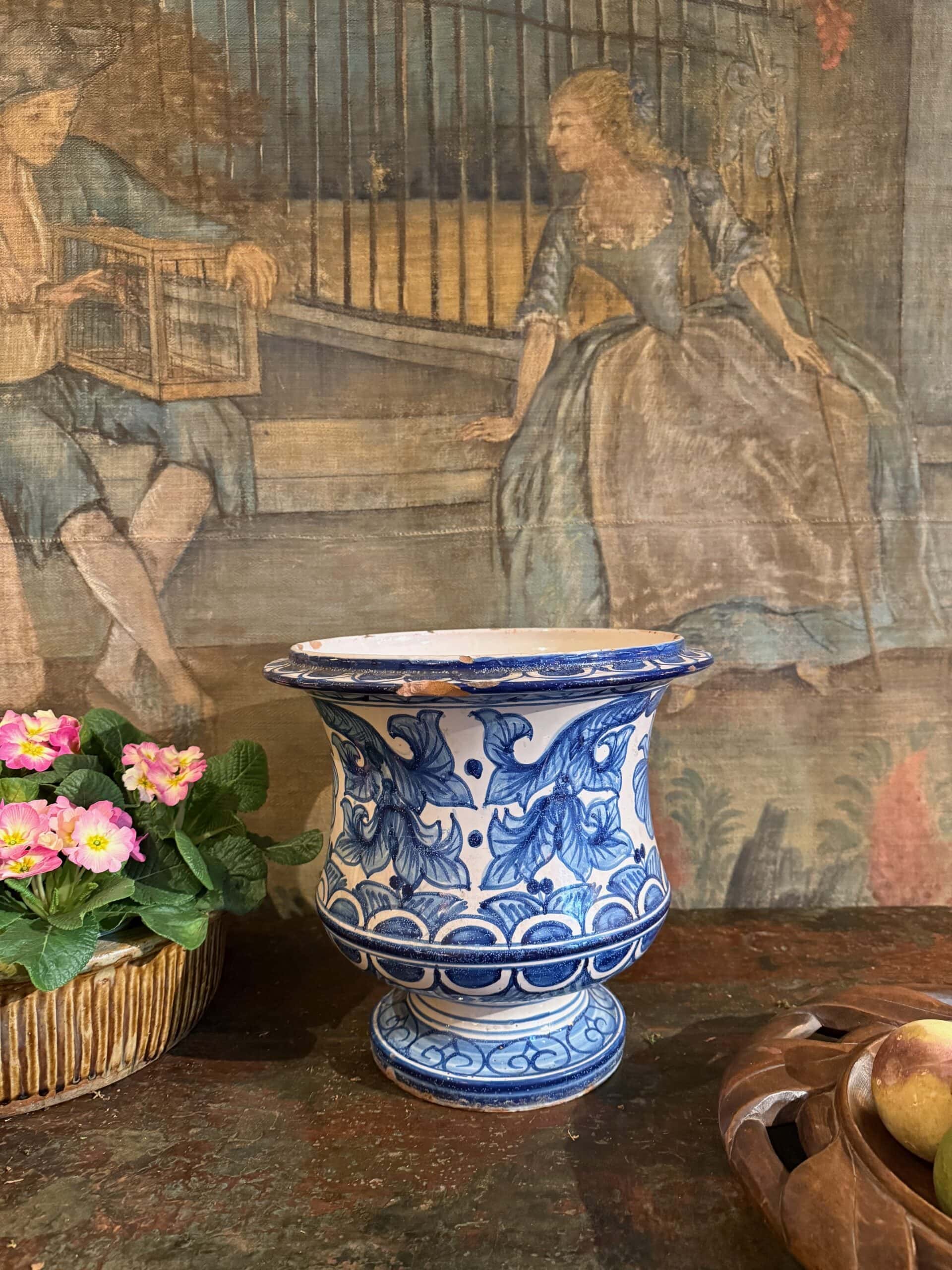 Cache-pot piedouche en Faïence de Nevers par Montagnon - décor Camaieu bleu – Image 5