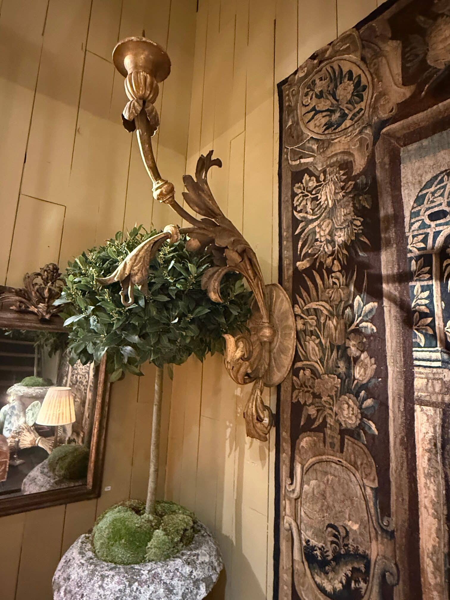 Paire de très grandes appliques Bois doré et grandes feuille d’Acanthes en tôle – D’époque XVIIIe