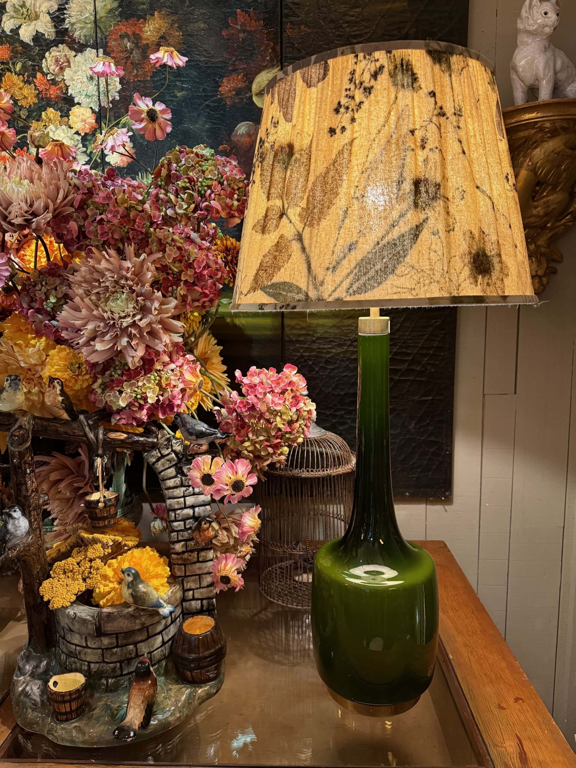 Paire de grandes lampes en verre Vert & base laiton + AJ fleurs