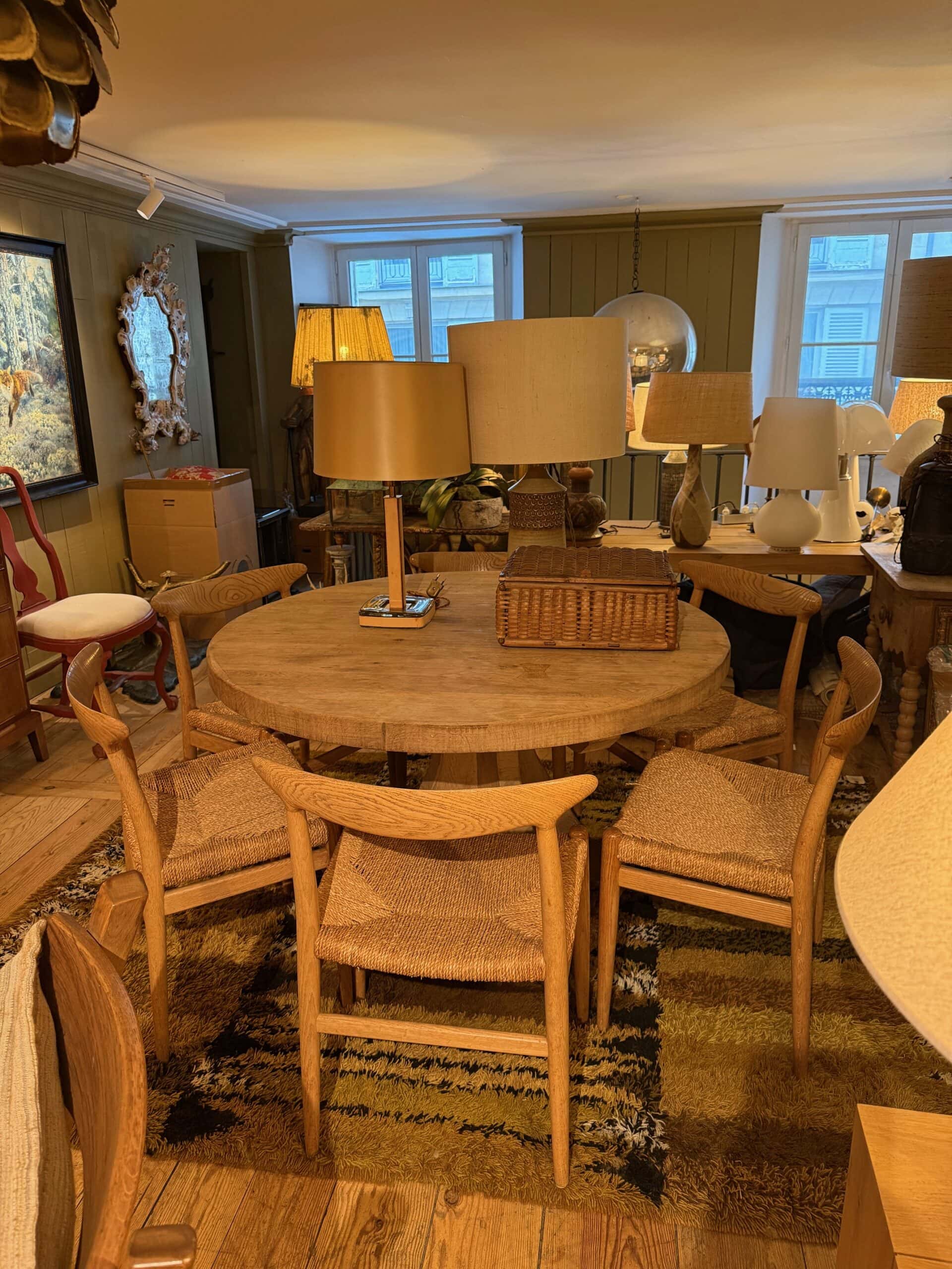 Table ronde brutaliste en chêne brut par De Puydt ca.1970 – Image 5