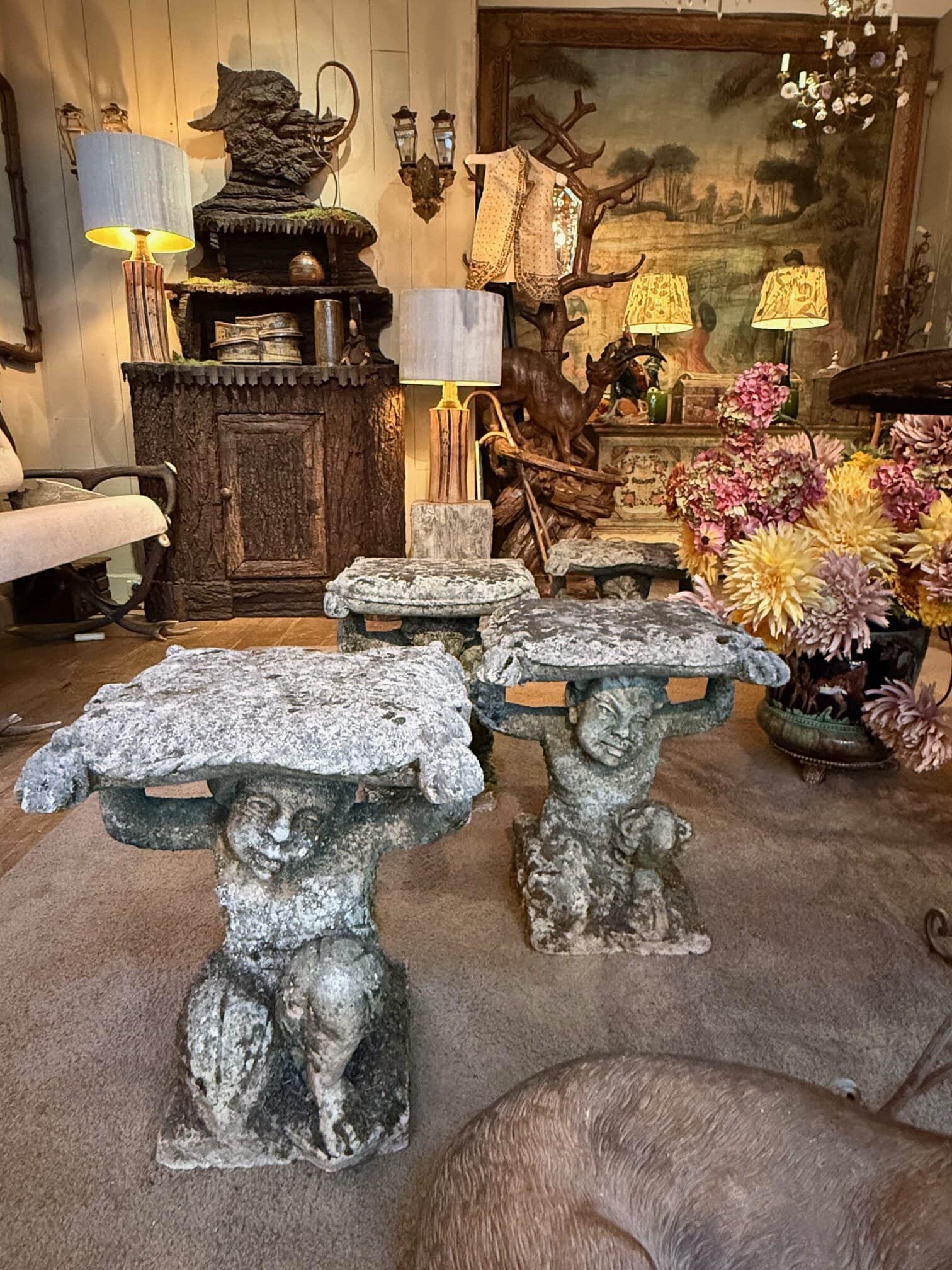 Rare suite de 4 tabourets “faunes” en pierre sculptée – Italie XIXe