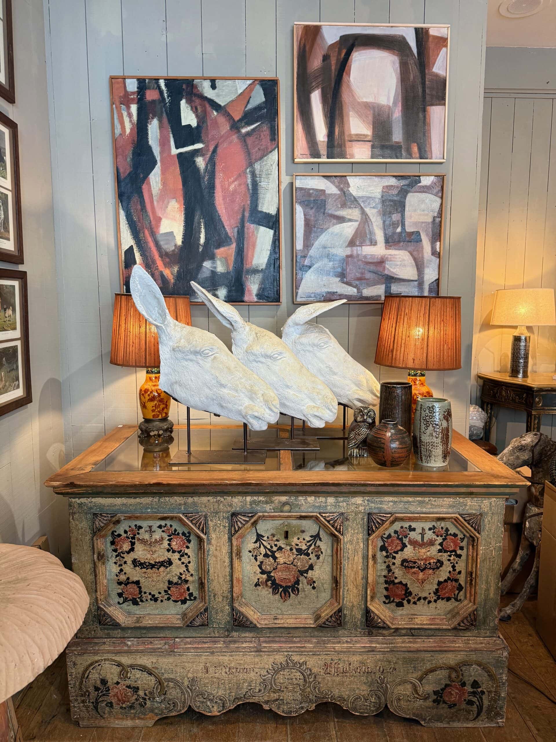 Comptoir de magasin en bois peint décor Alpin d’époque XIXe