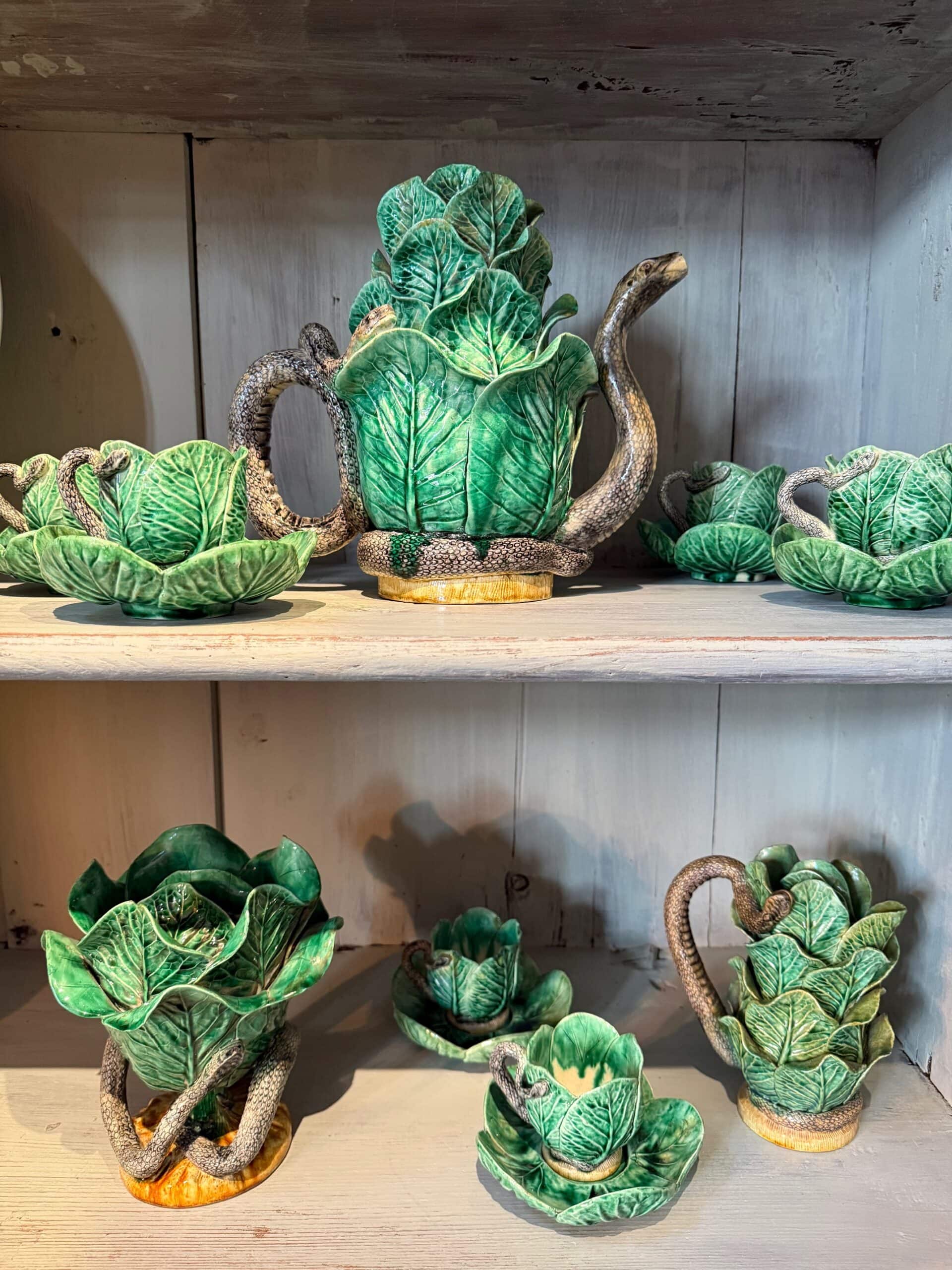 Rare service à café en barbotine 9 pièces – signé Manuel Mafra pour Caldas – Portugal fin XIXe