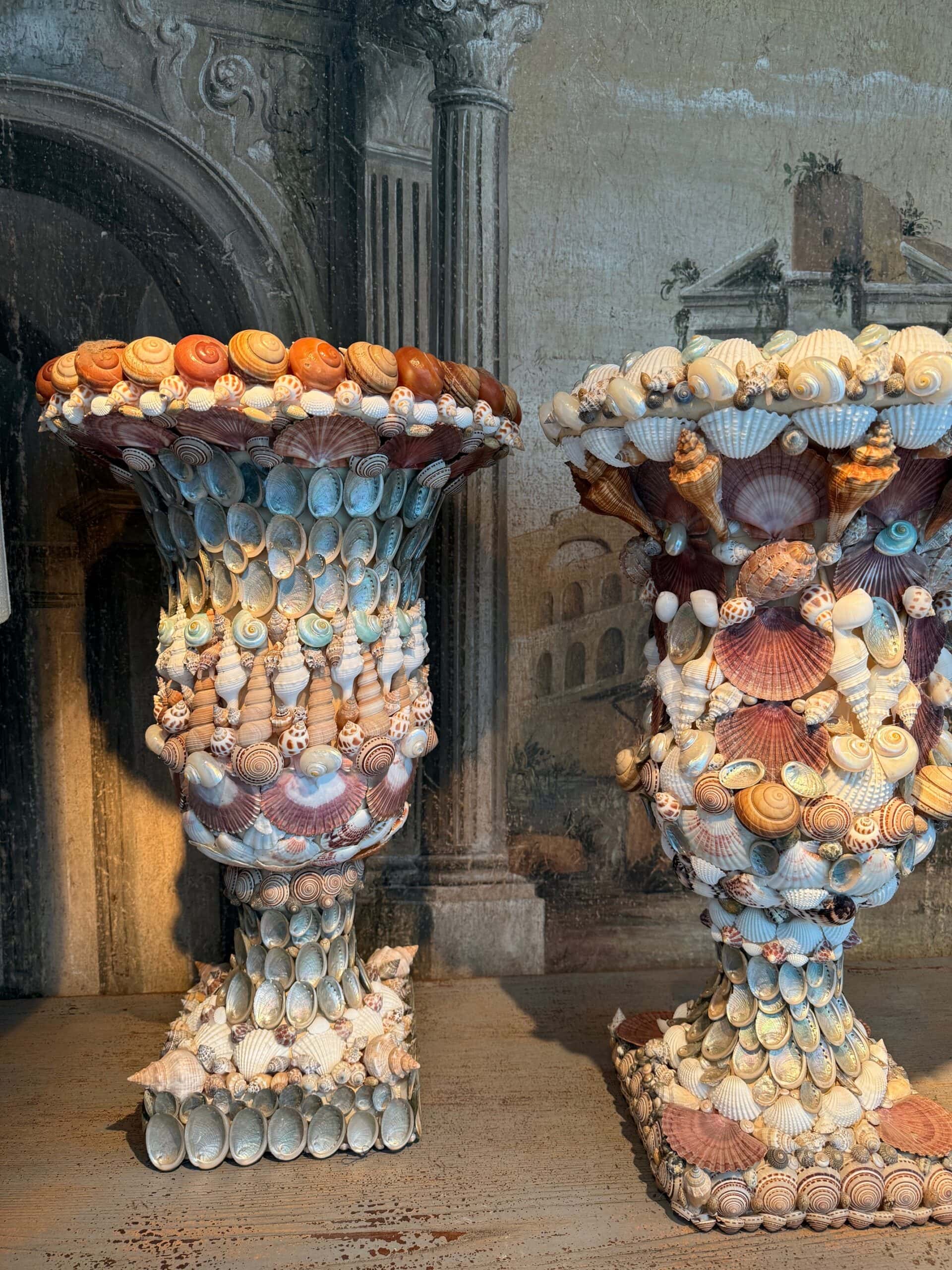 Paire de grands vases “coquillages” hommage à Arcimboldo – Italie XXe