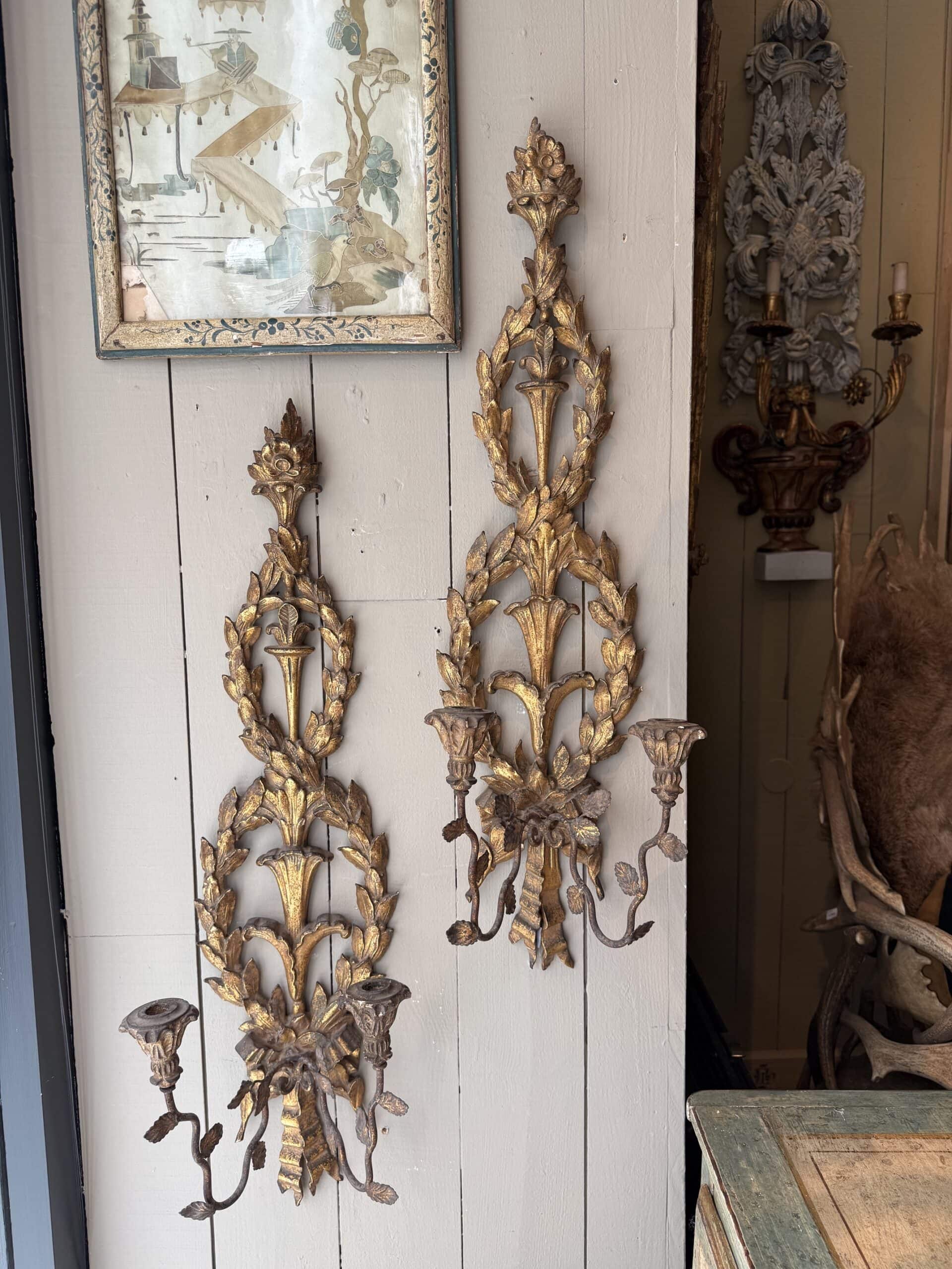 Paire d’appliques en bois doré sculpté décor feuilles de laurier – Portugal XIXe