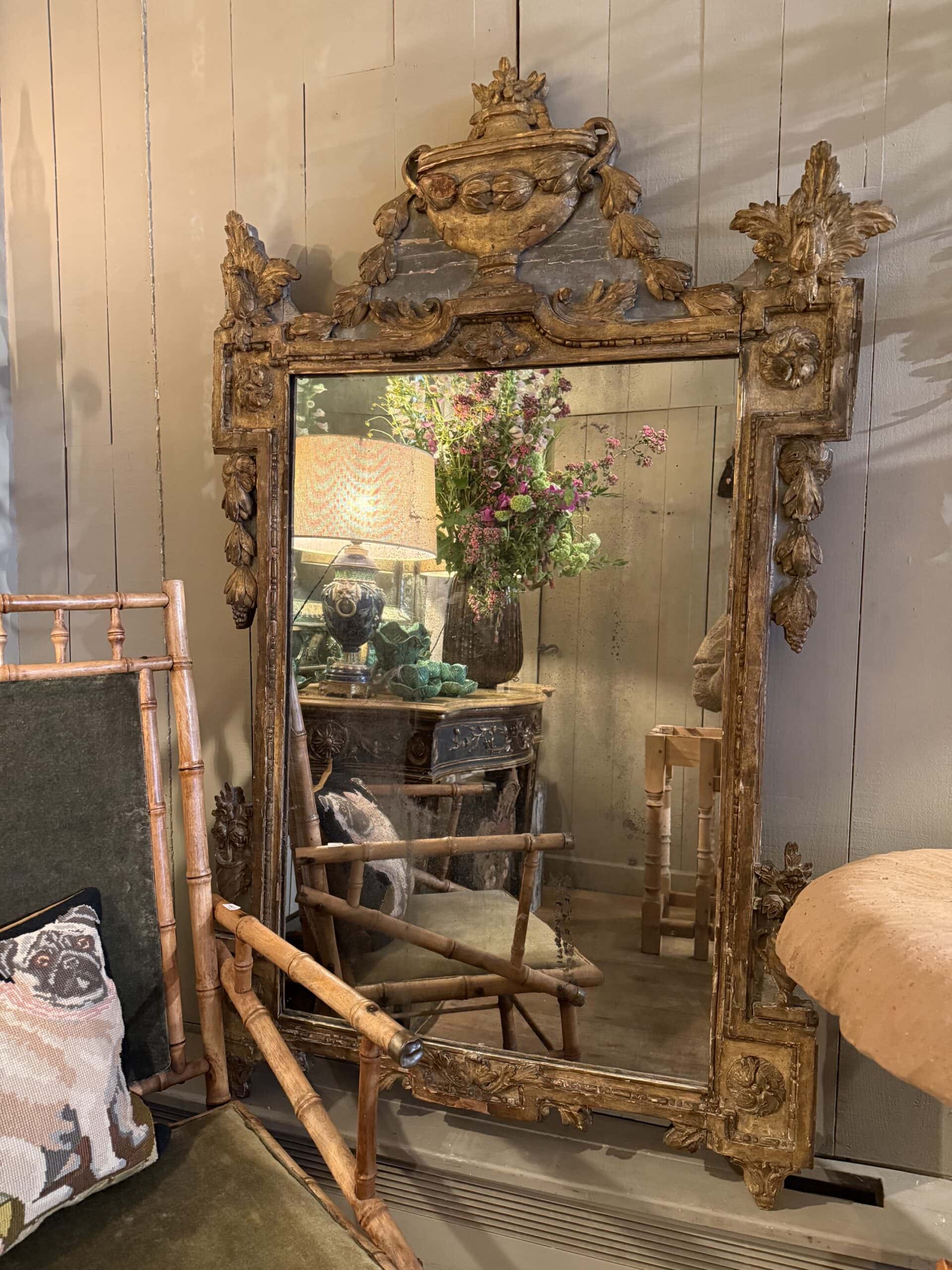 Grand miroir période Louis XVI en bois sculpté