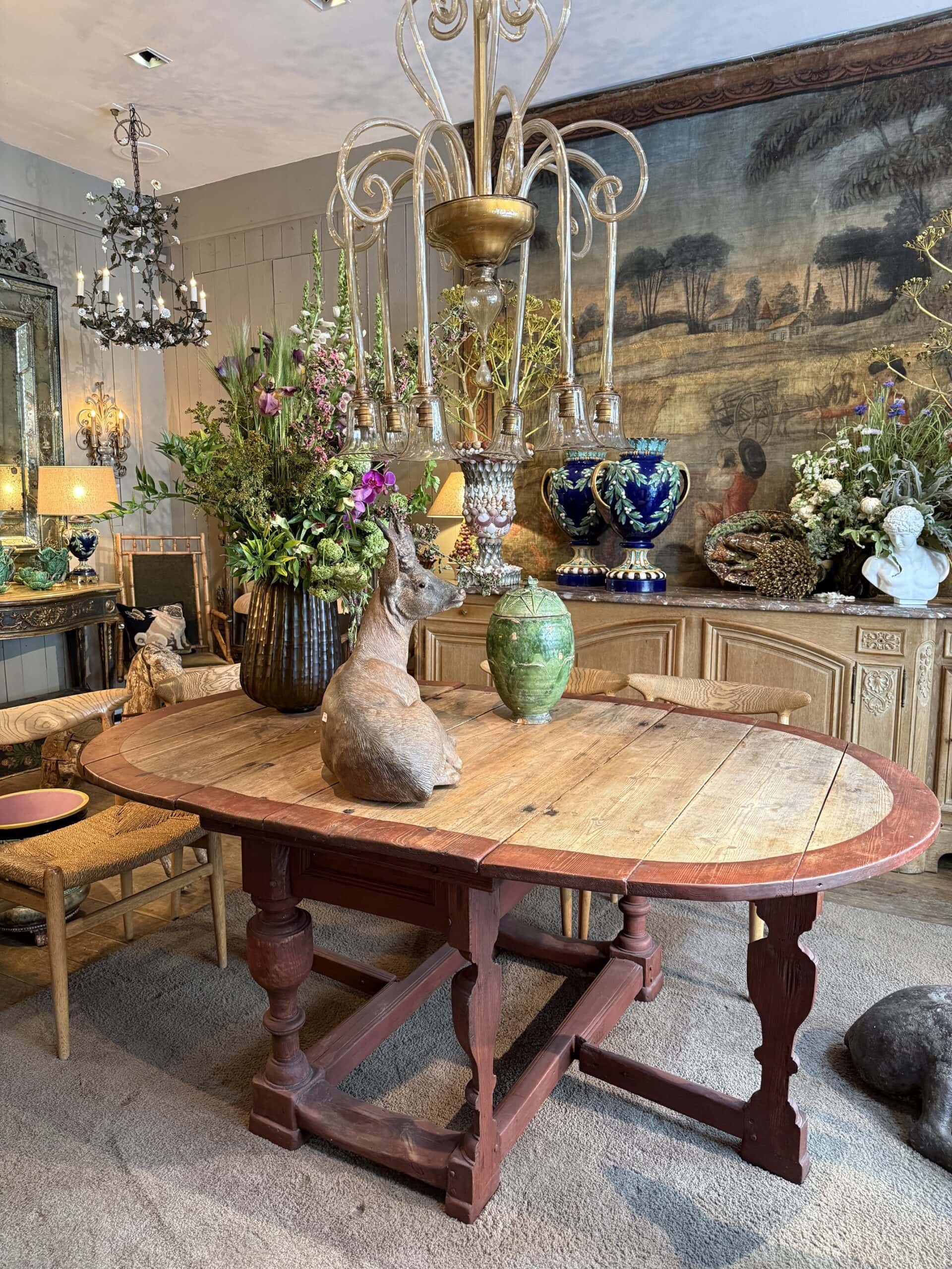 Table baroque ovale dite “getleg” en bois peint – Suède ca.1800