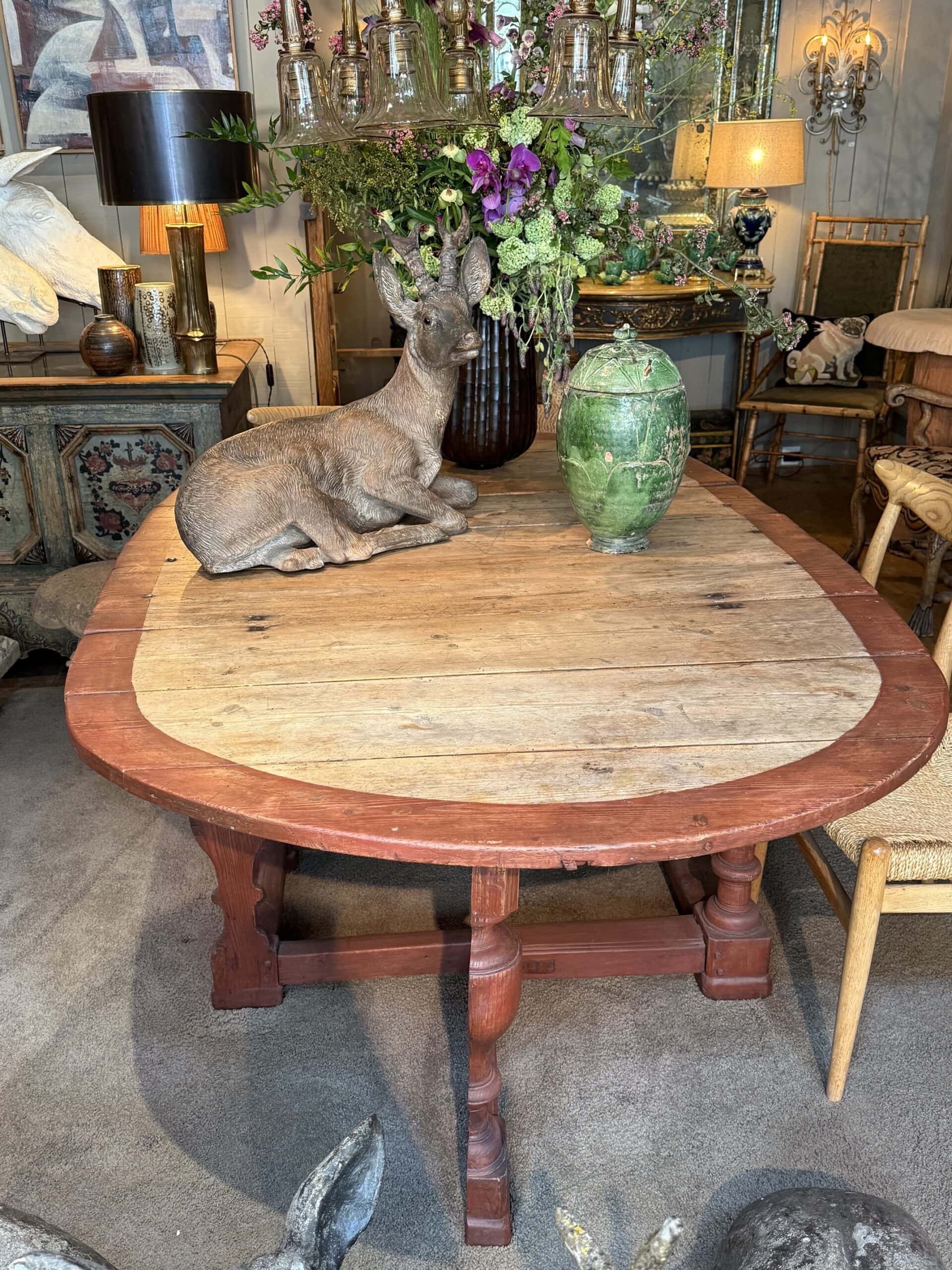 Table baroque ovale dite "getleg" en bois peint - Suède ca.1800 – Image 2