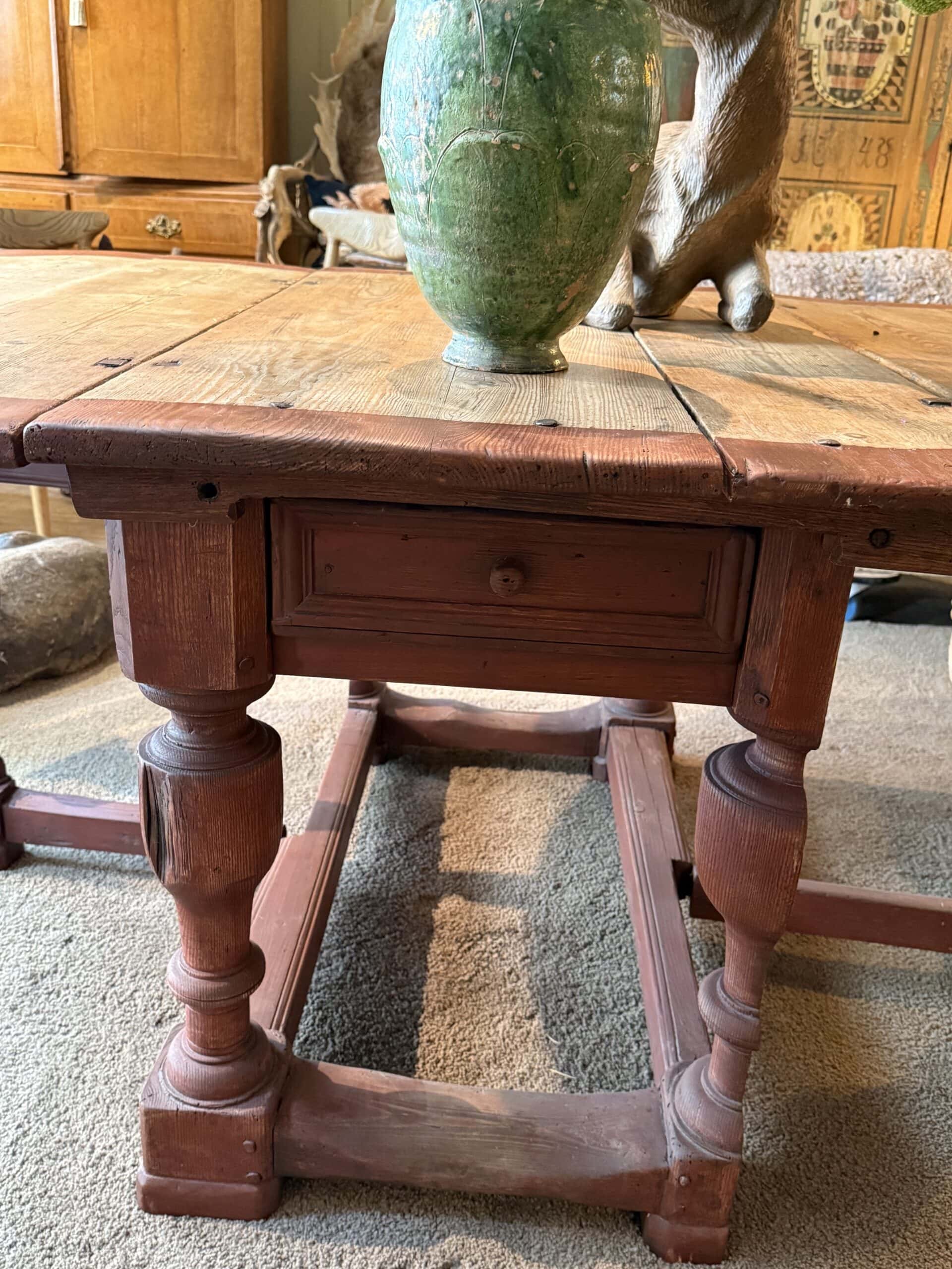 Table baroque ovale dite "getleg" en bois peint - Suède ca.1800 – Image 3