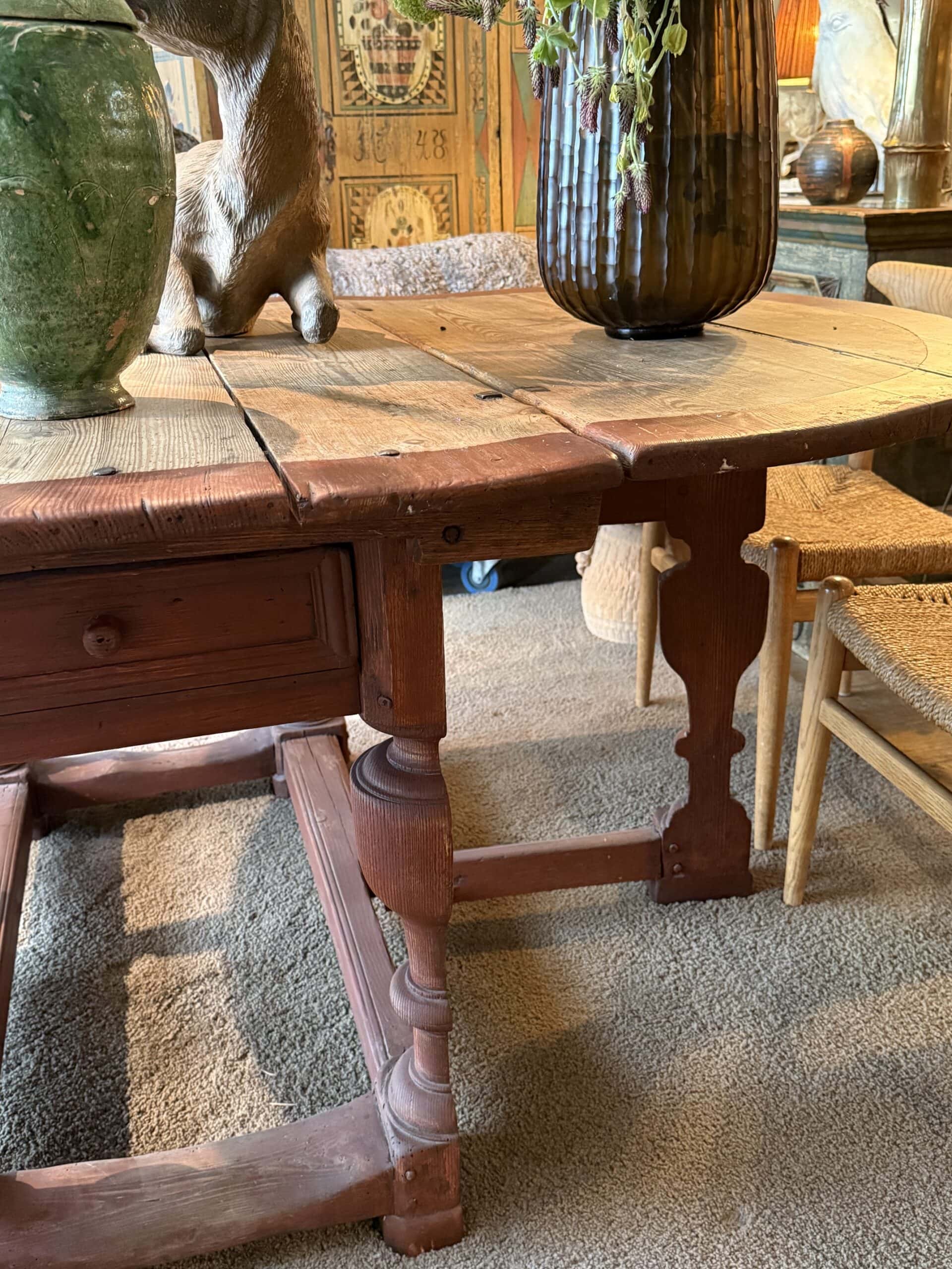 Table baroque ovale dite "getleg" en bois peint - Suède ca.1800 – Image 5
