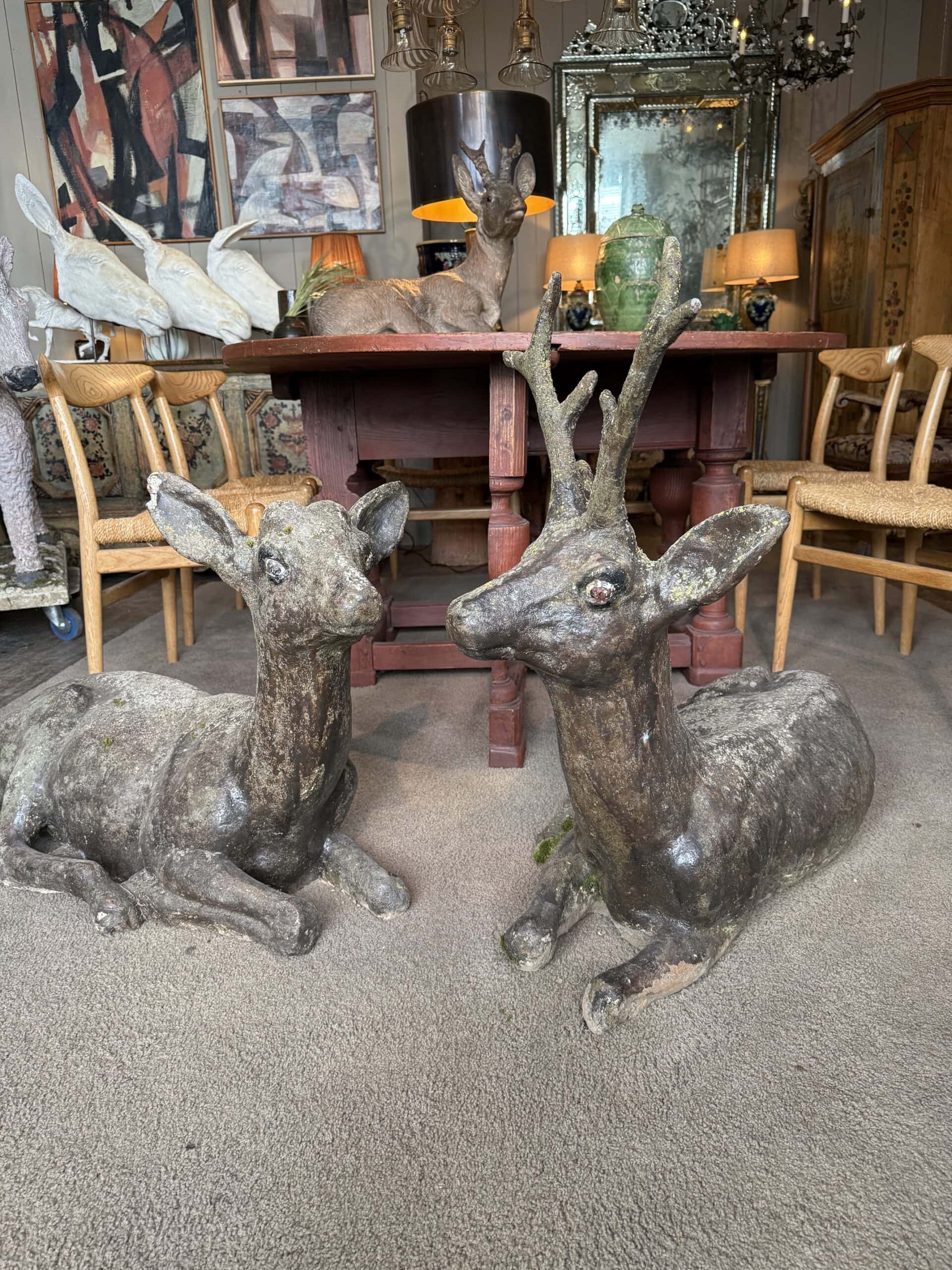 Couple de grands cerfs en ciment peint – ca.1890