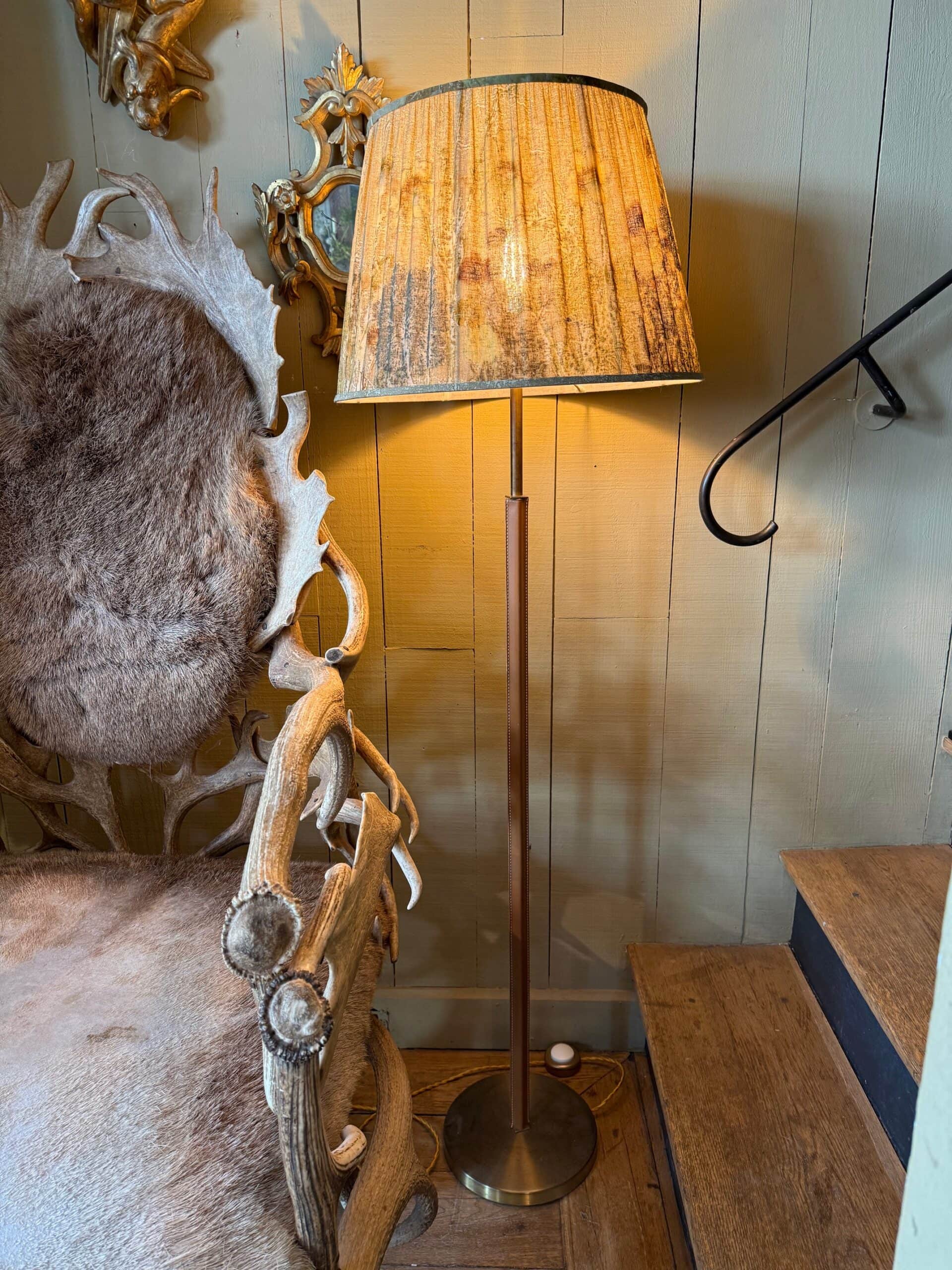 Lampadaire Danois en cuir & laiton + A/J tissu teinture naturelle botanique- ca.1960 – Image 3