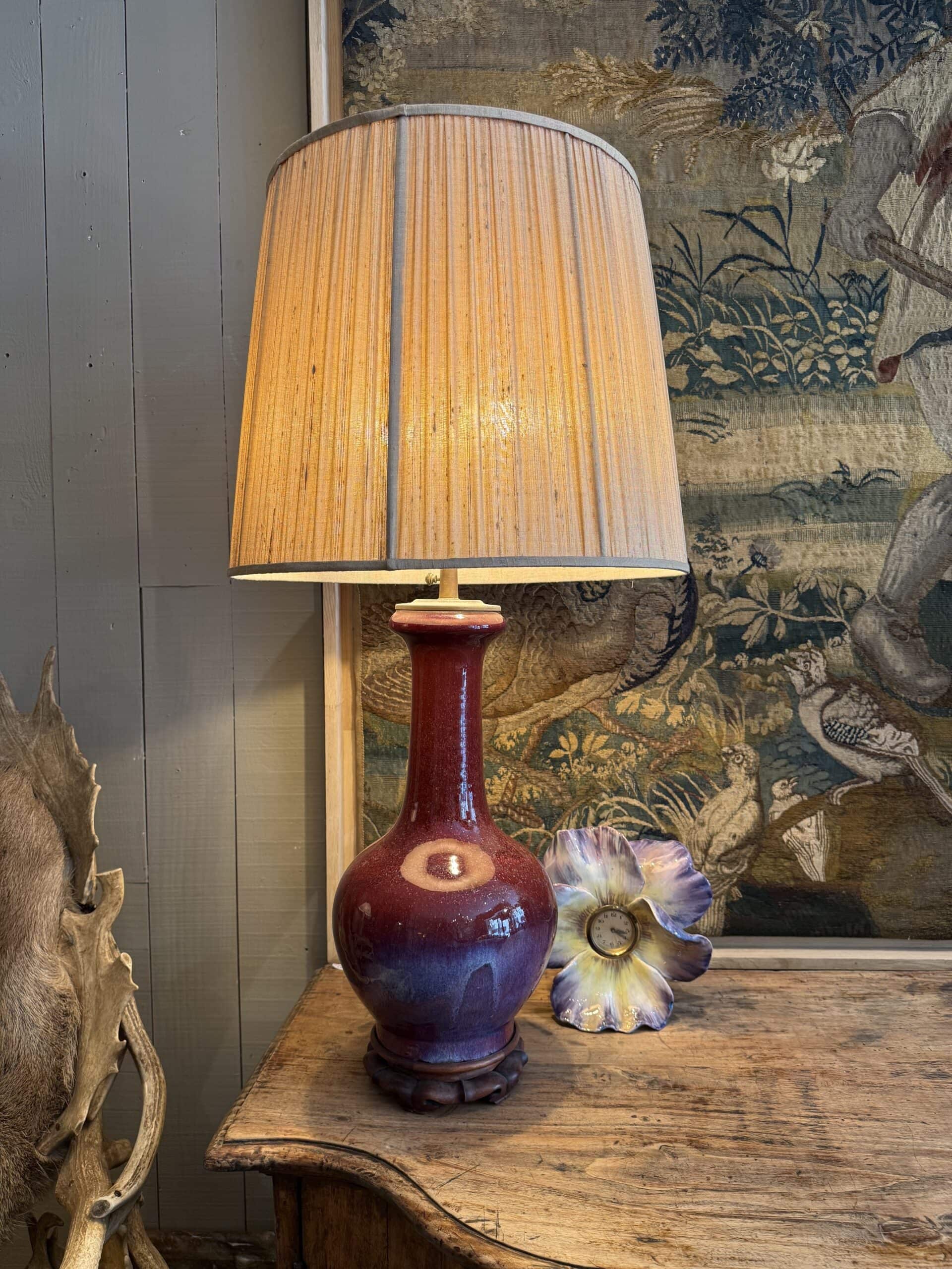 Grande lampe vase Chinois en céramique émail “rouge sang de boeuf” ca.1920 + A/J soie froncée