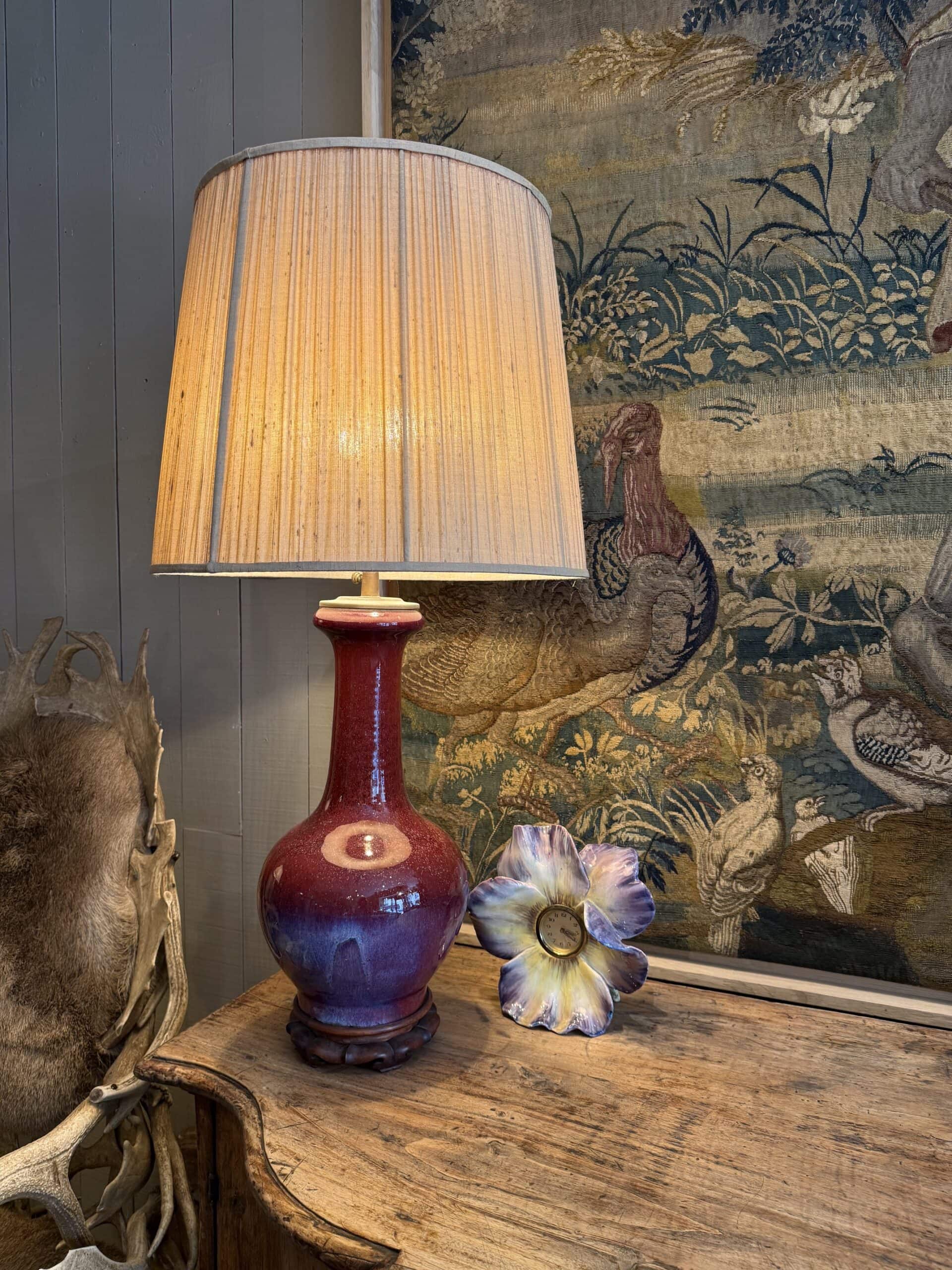 Grande lampe vase Chinois en céramique émail "rouge sang de boeuf" ca.1920 + A/J soie froncée – Image 3