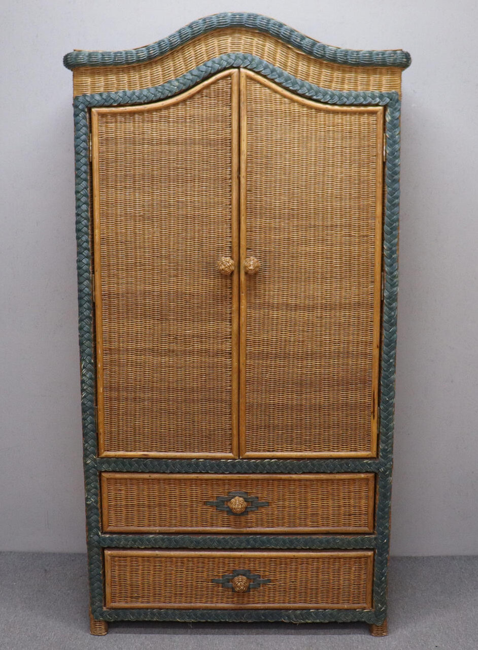 Armoire 2 portes en rotin peint – Angleterre ca.1970
