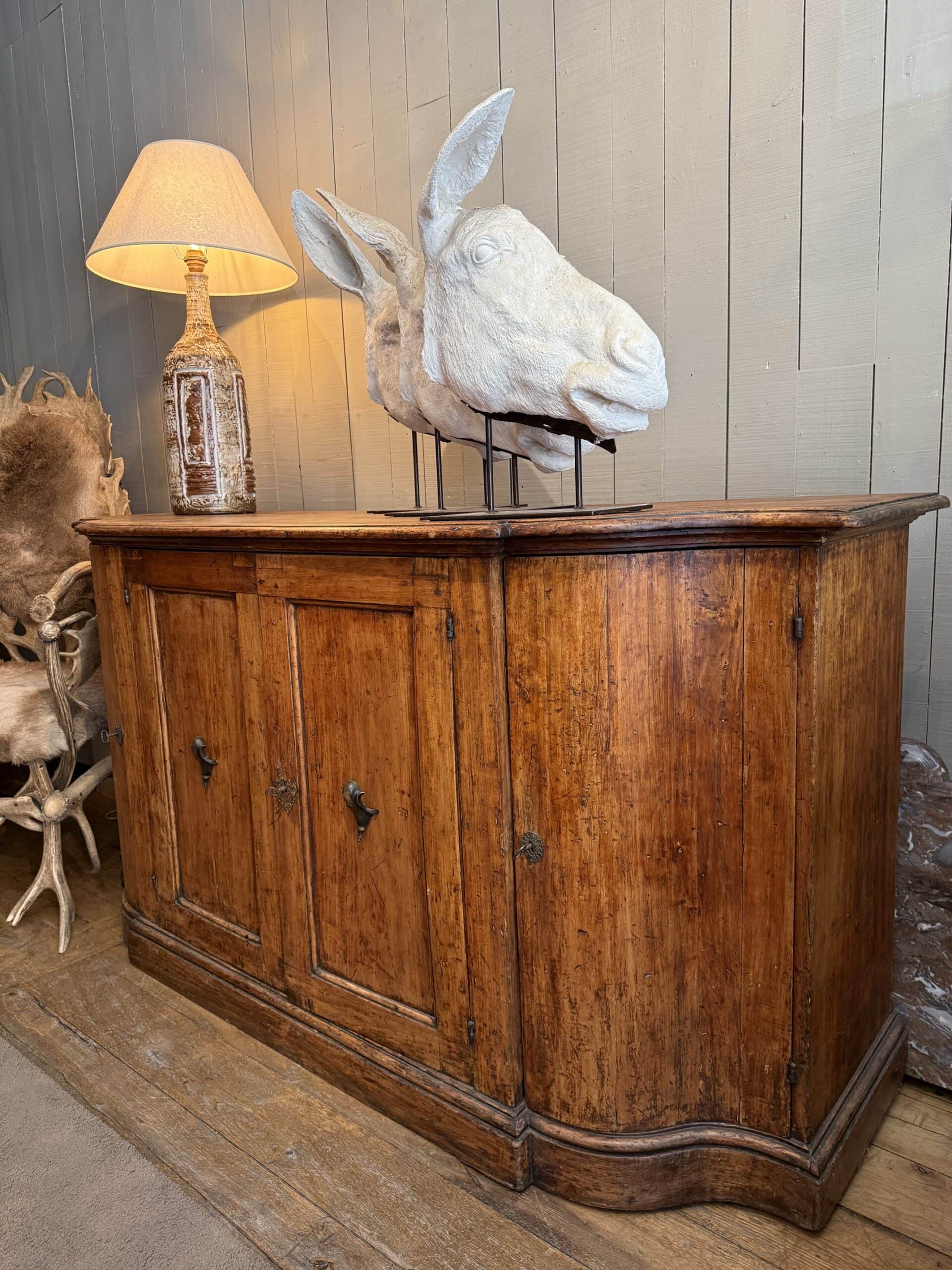Buffet Toscan à 4 portes en noyer XIXe côtés galbés - XIXe – Image 5