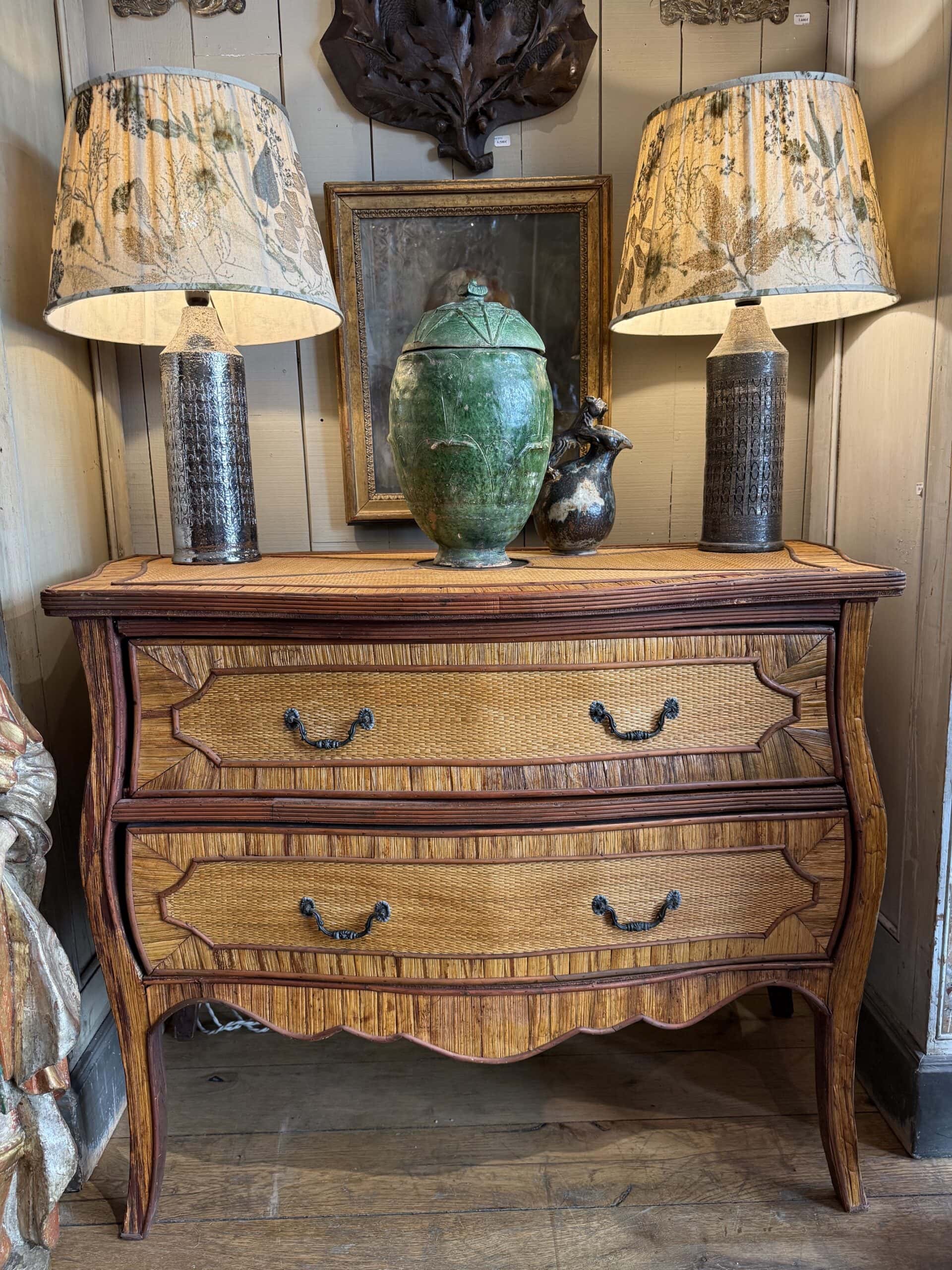 Commode galbée en marqueterie de rotin et osier – France ca.1920