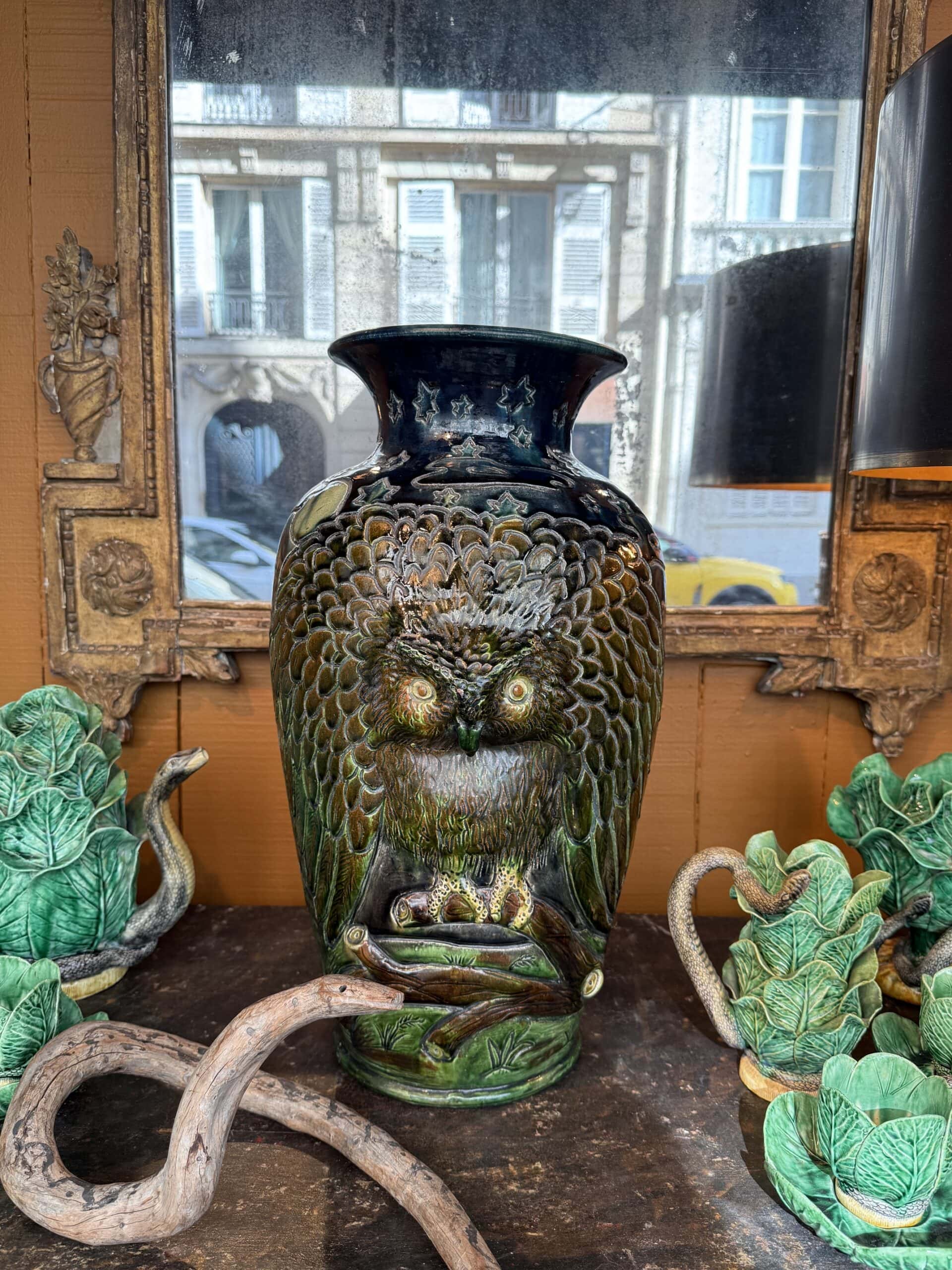 Rare vase “Hibou” en terre cuite période Art nouveau  par Charles Maes à Gand – marque « pélican »