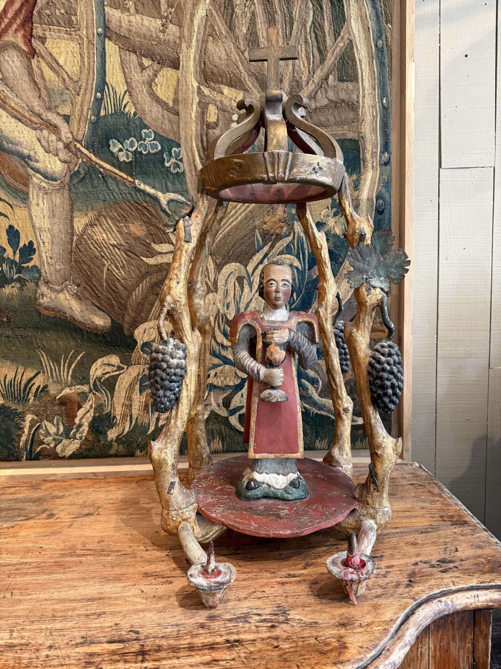 Grande lanterne de procession “St-Vincent” patron des vignerons – en bois sculpté polychrome – France XVIIIe