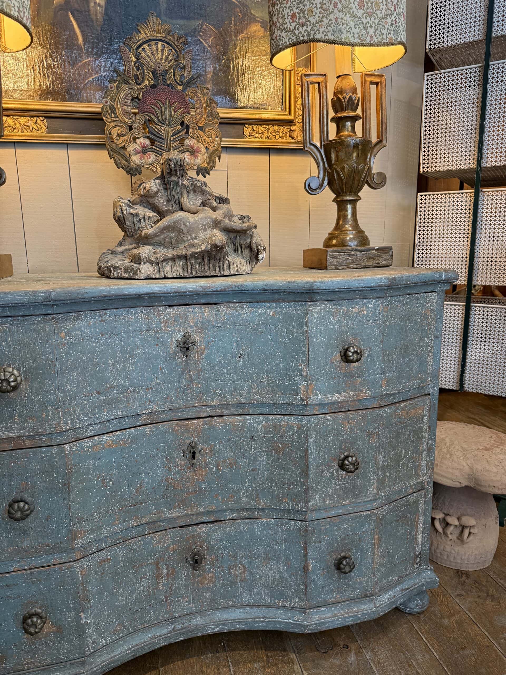Commode Vénitienne double galbe en bois peint patine bleu aqua ca.1800 – Image 5