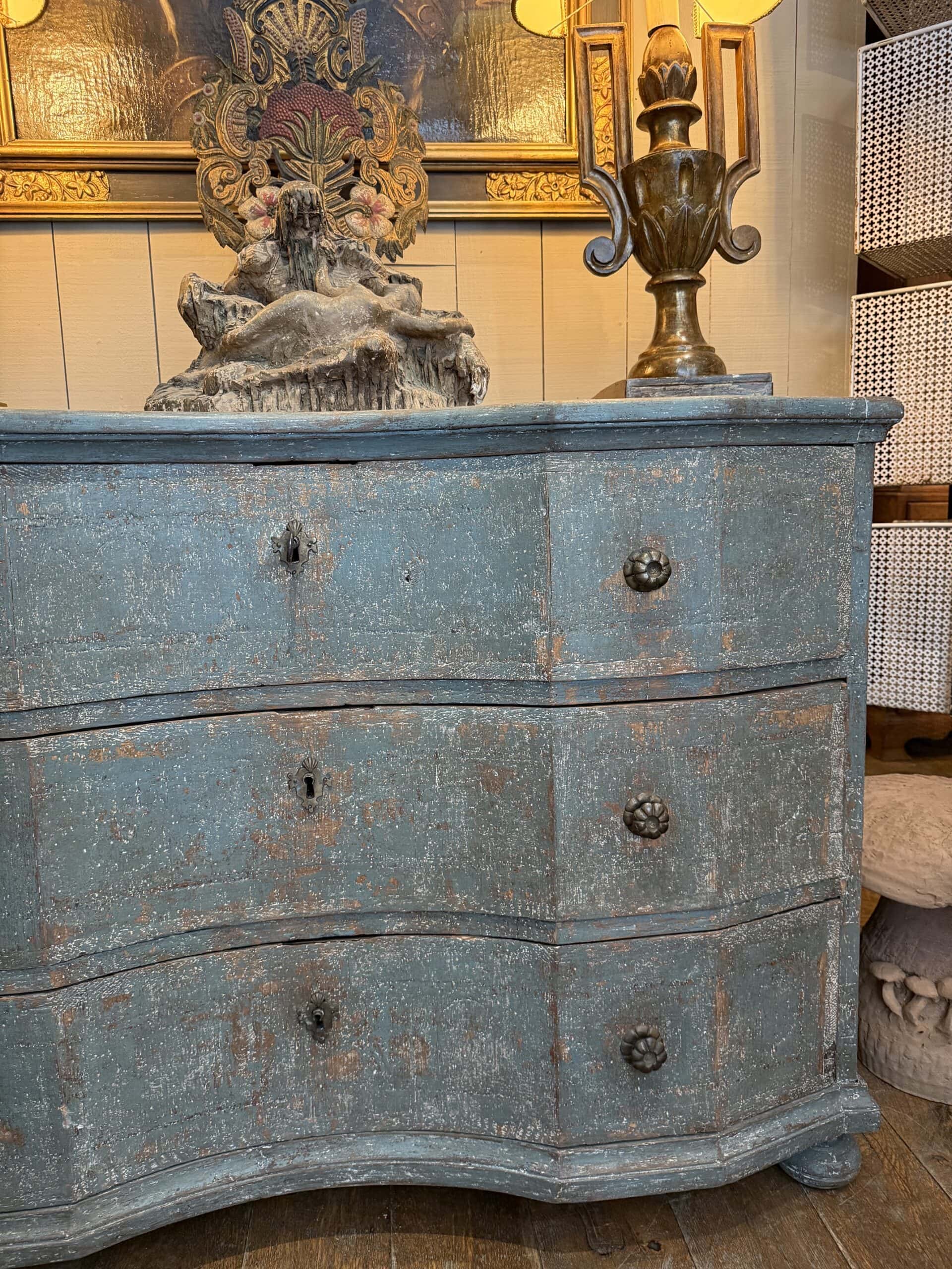 Commode Vénitienne double galbe en bois peint patine bleu aqua ca.1800 – Image 2